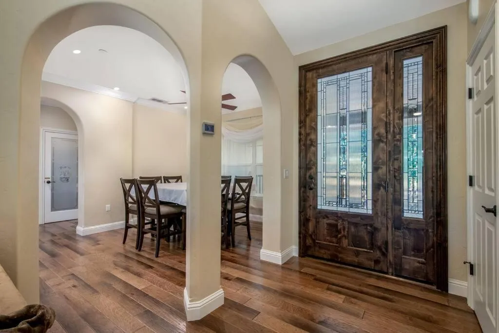 New Luxury 5BR Cabin in Pine Mountain Lake! 1 Minute to Beach! Massage Chair! Close to Yosemite! Perfect for Retreats and Escapes All Seasons!