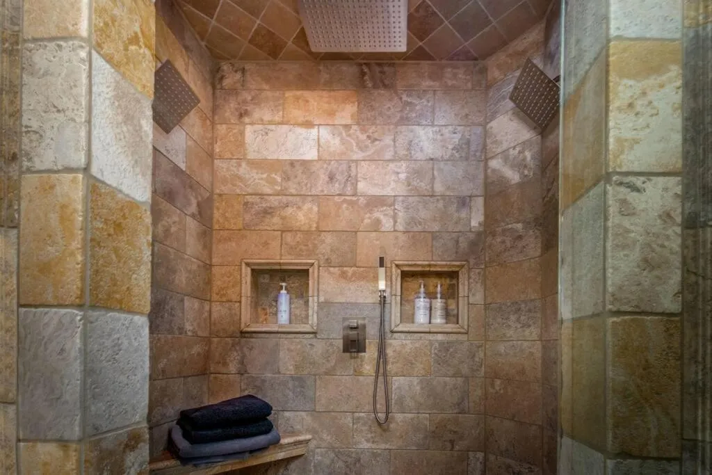 New Luxury 5BR Cabin in Pine Mountain Lake! 1 Minute to Beach! Massage Chair! Close to Yosemite! Perfect for Retreats and Escapes All Seasons!