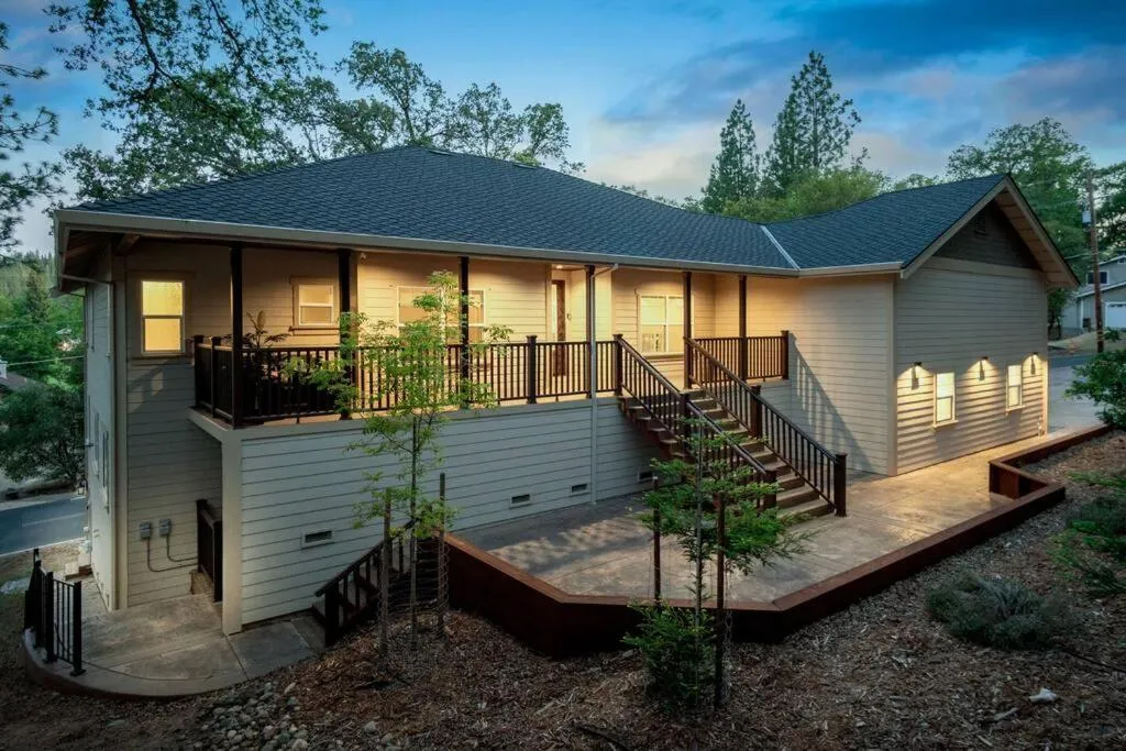 New Luxury 5BR Cabin in Pine Mountain Lake! 1 Minute to Beach! Massage Chair! Close to Yosemite! Perfect for Retreats and Escapes All Seasons!