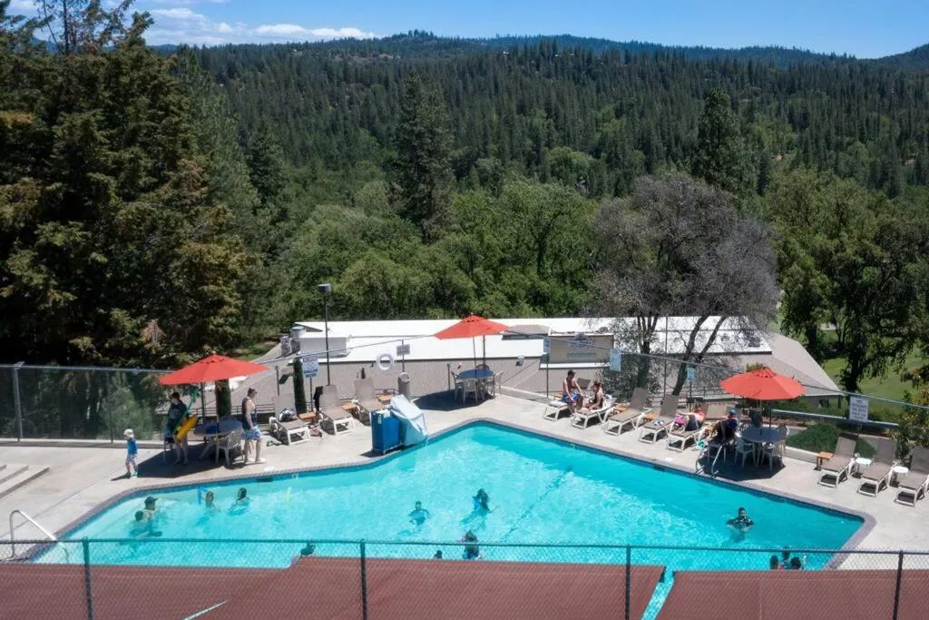 Swimming pool in New Luxury 5BR Cabin in Pine Mountain Lake! 1 Minute to Beach! Massage Chair! Close to Yosemite! Perfect for Retreats and Escapes All Seasons!