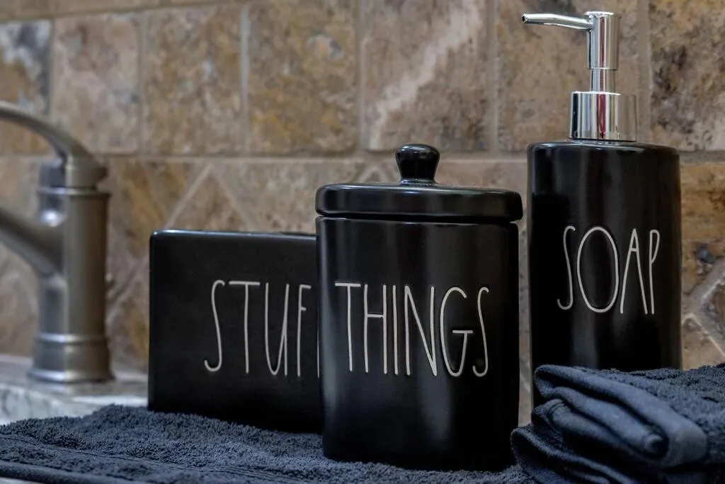 New Luxury 5BR Cabin in Pine Mountain Lake! 1 Minute to Beach! Massage Chair! Close to Yosemite! Perfect for Retreats and Escapes All Seasons!