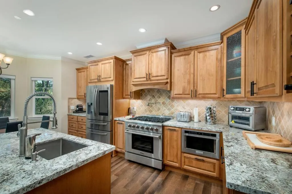 New Luxury 5BR Cabin in Pine Mountain Lake! 1 Minute to Beach! Massage Chair! Close to Yosemite! Perfect for Retreats and Escapes All Seasons!