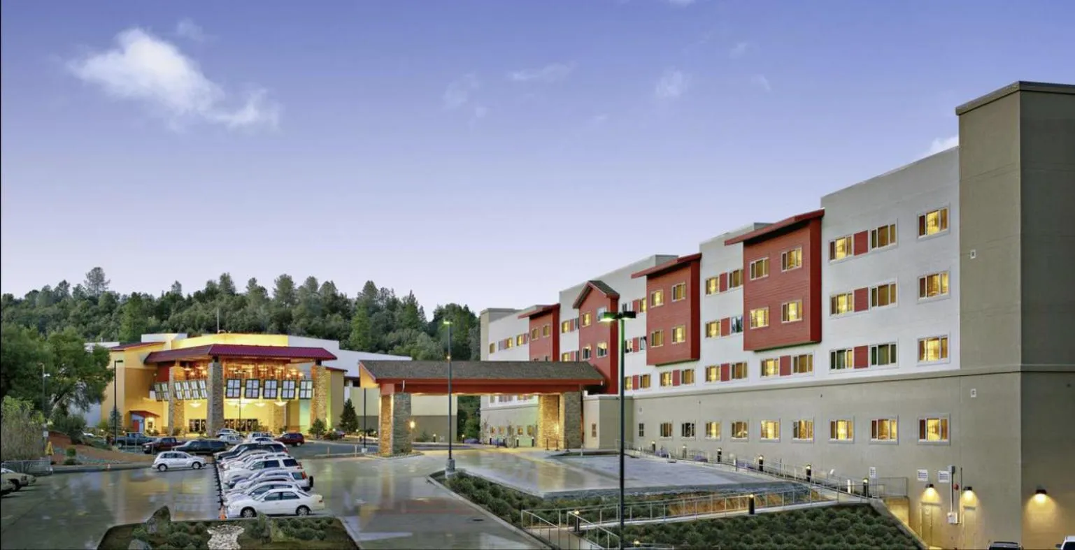 Casino in New Luxury 5BR Cabin in Pine Mountain Lake! 1 Minute to Beach! Massage Chair! Close to Yosemite! Perfect for Retreats and Escapes All Seasons!