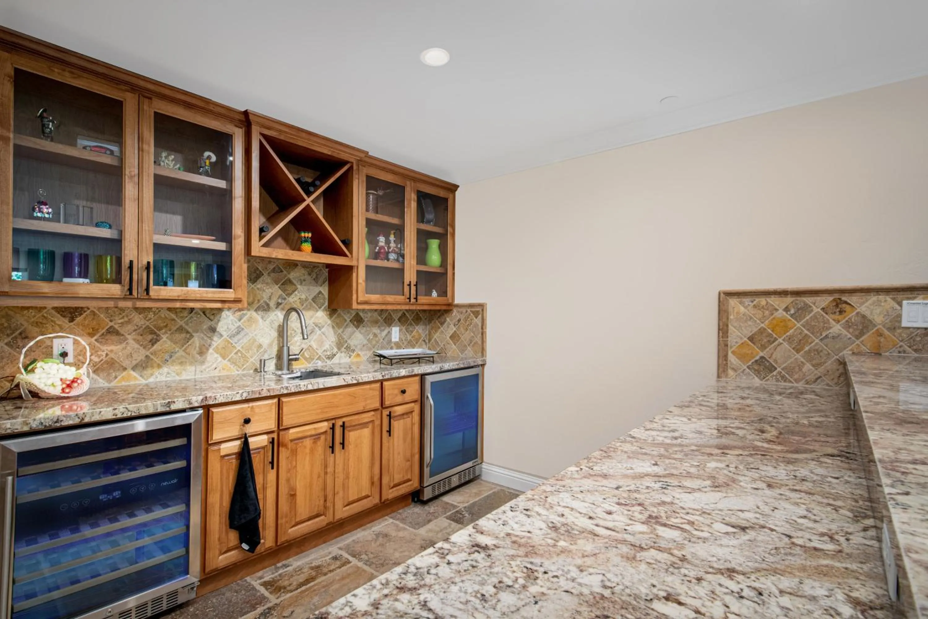 Game Room in New Luxury 5BR Cabin in Pine Mountain Lake! 1 Minute to Beach! Massage Chair! Close to Yosemite! Perfect for Retreats and Escapes All Seasons!