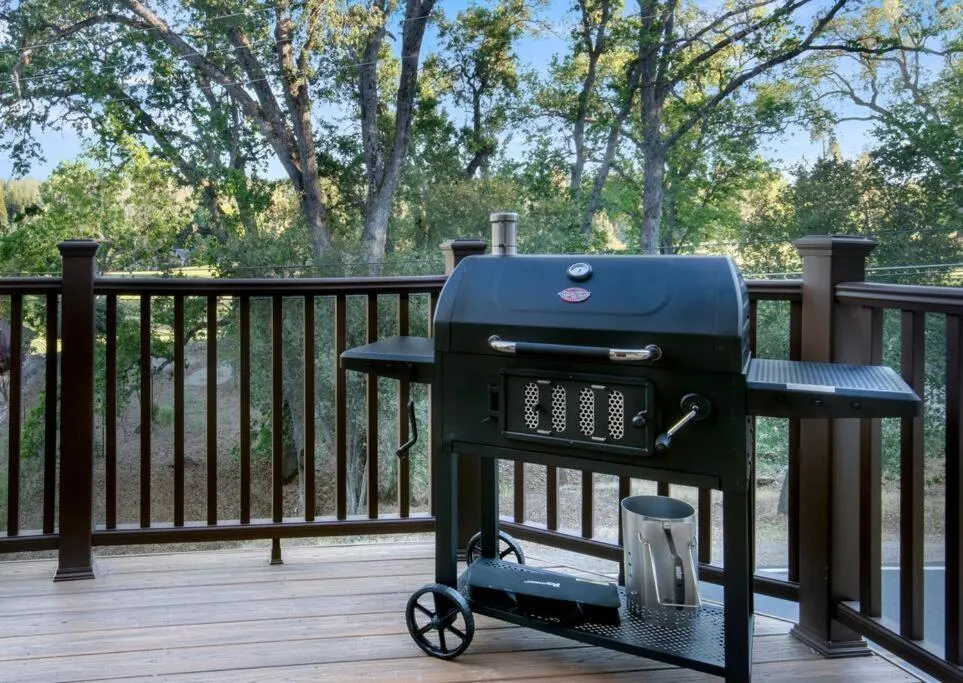 BBQ facilities in New Luxury 5BR Cabin in Pine Mountain Lake! 1 Minute to Beach! Massage Chair! Close to Yosemite! Perfect for Retreats and Escapes All Seasons!