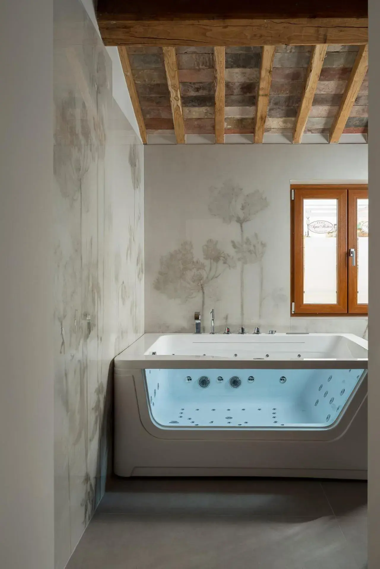 Suite with Spa Bath in Hotel Parma e Oriente Wellness & Spa Suite with Spa Bath in Hotel Parma e Oriente Wellness & Spa