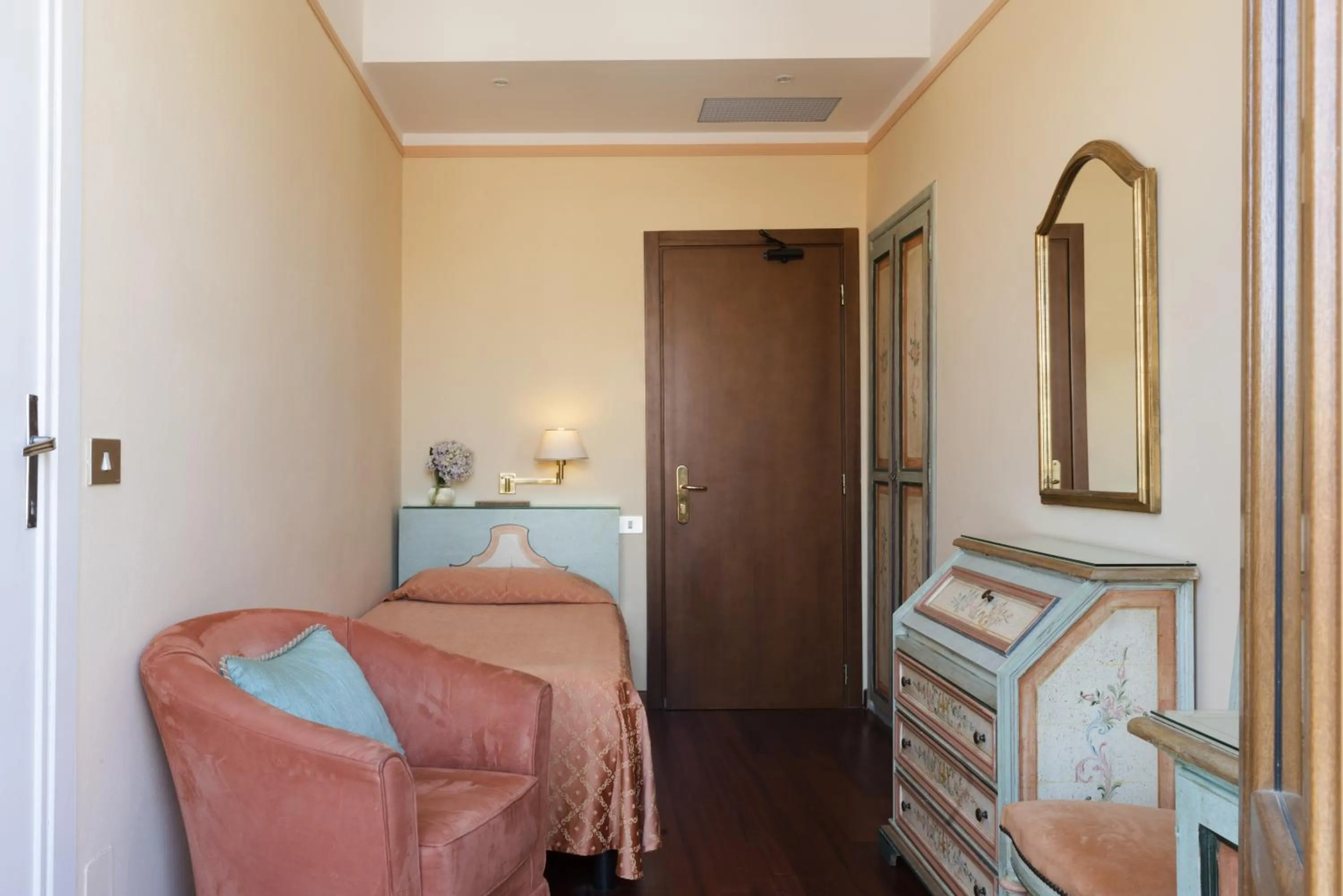 Bed in Hotel Parma e Oriente Wellness & Spa