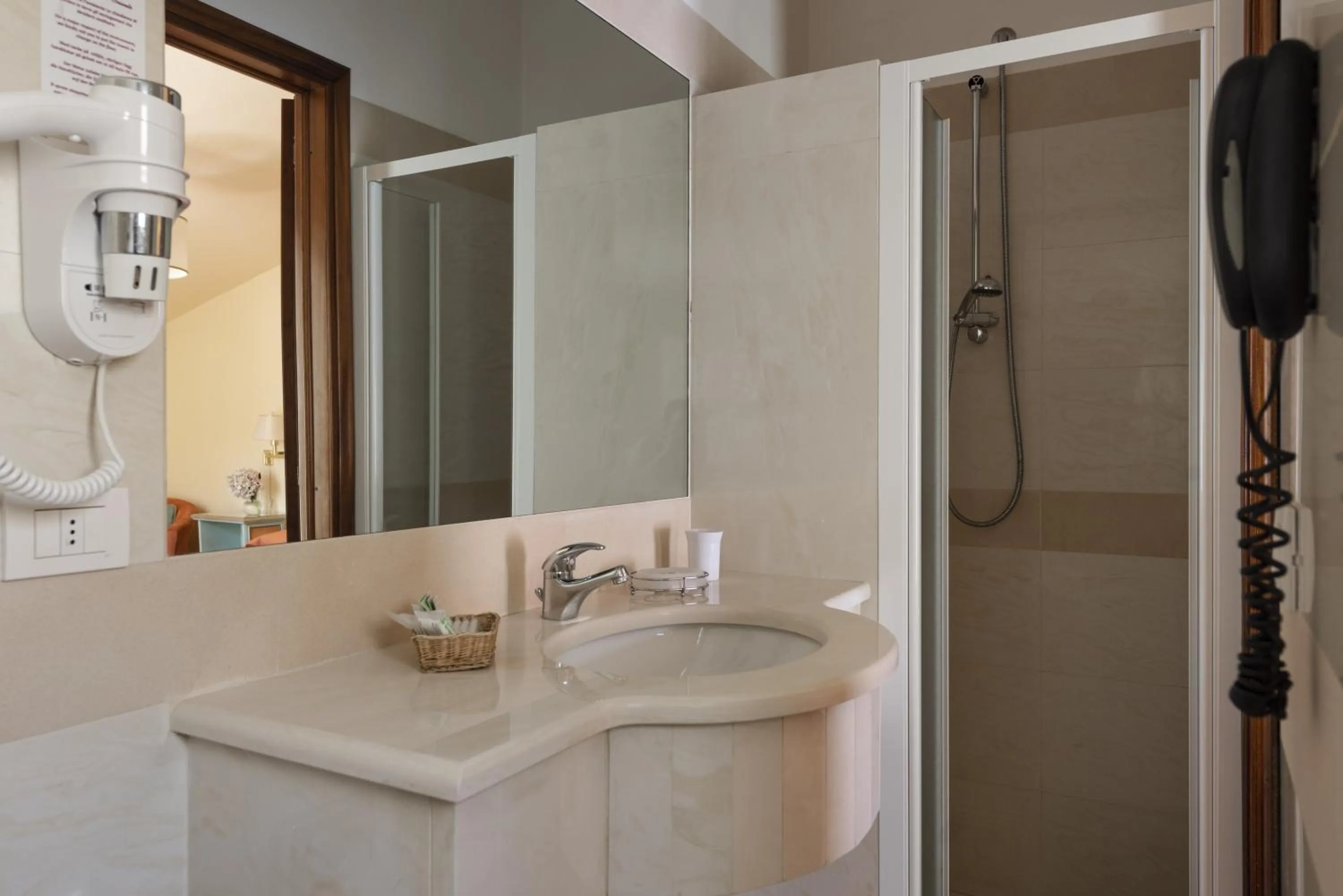 Shower in Hotel Parma e Oriente Wellness & Spa