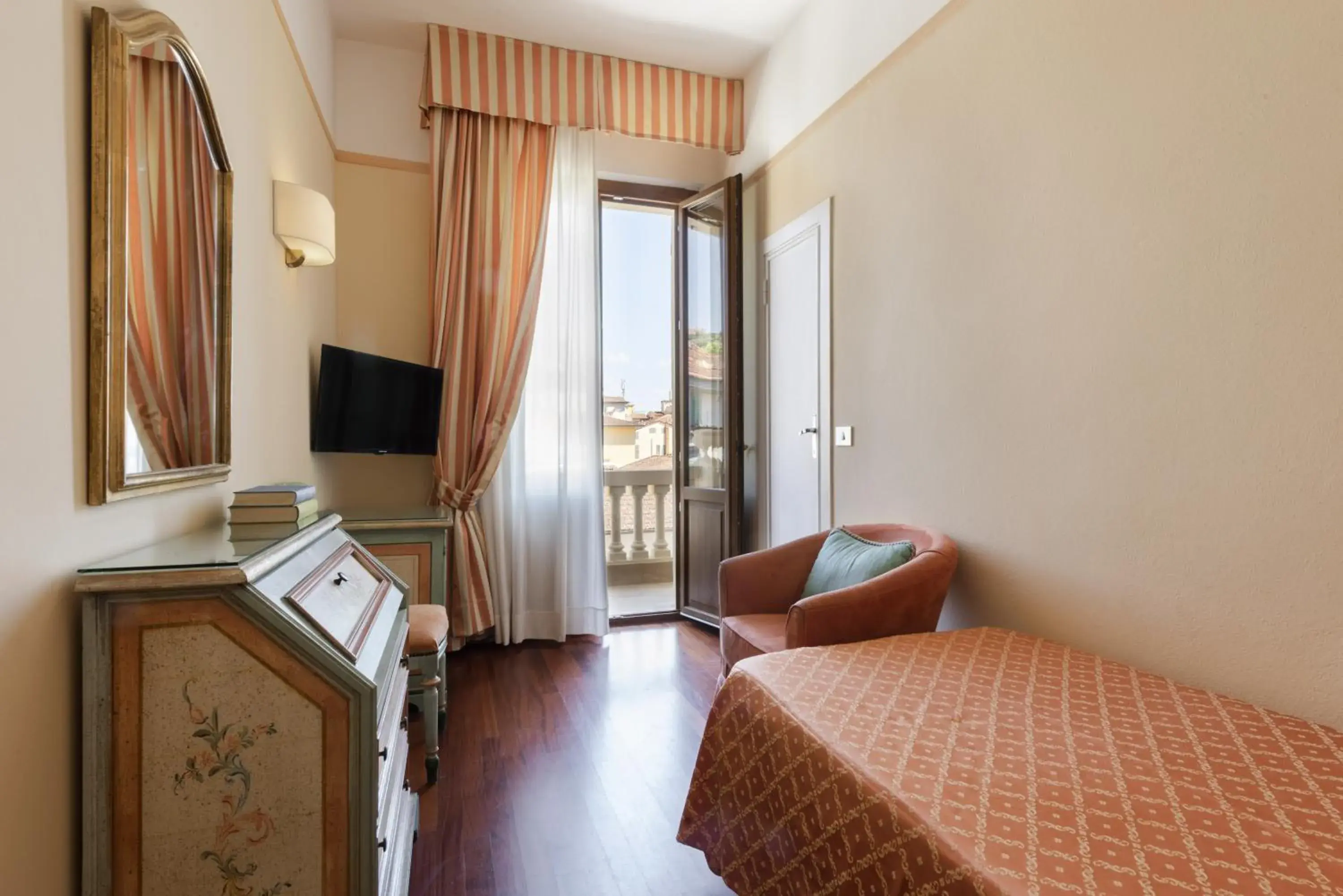 Single Room in Hotel Parma e Oriente Wellness & Spa Single Room in Hotel Parma e Oriente Wellness & Spa