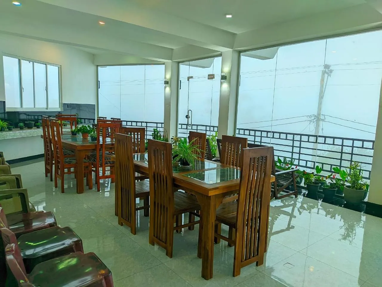 Restaurant/places to eat in White Home