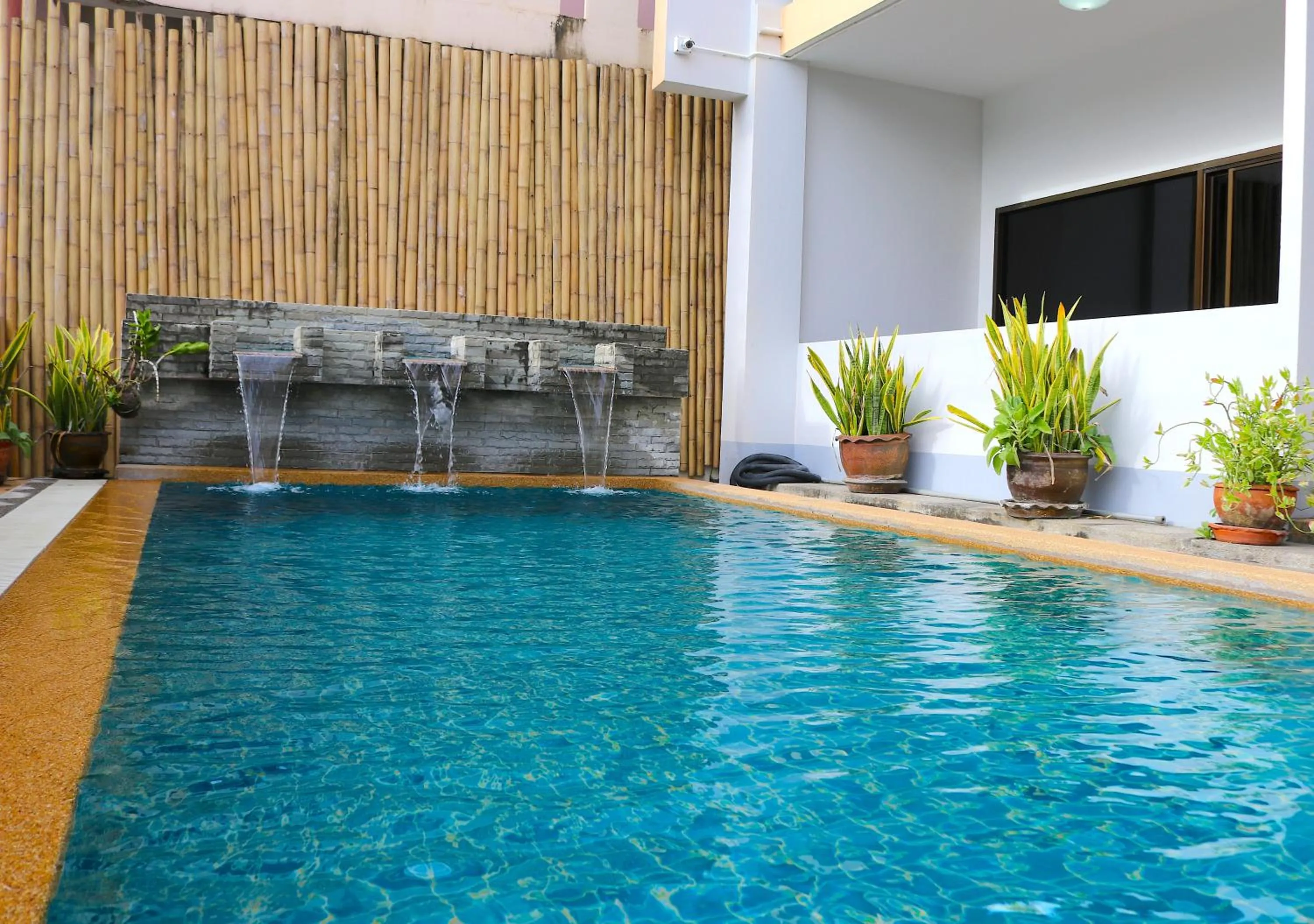 Swimming pool in Deng's kamala beach Guesthouse