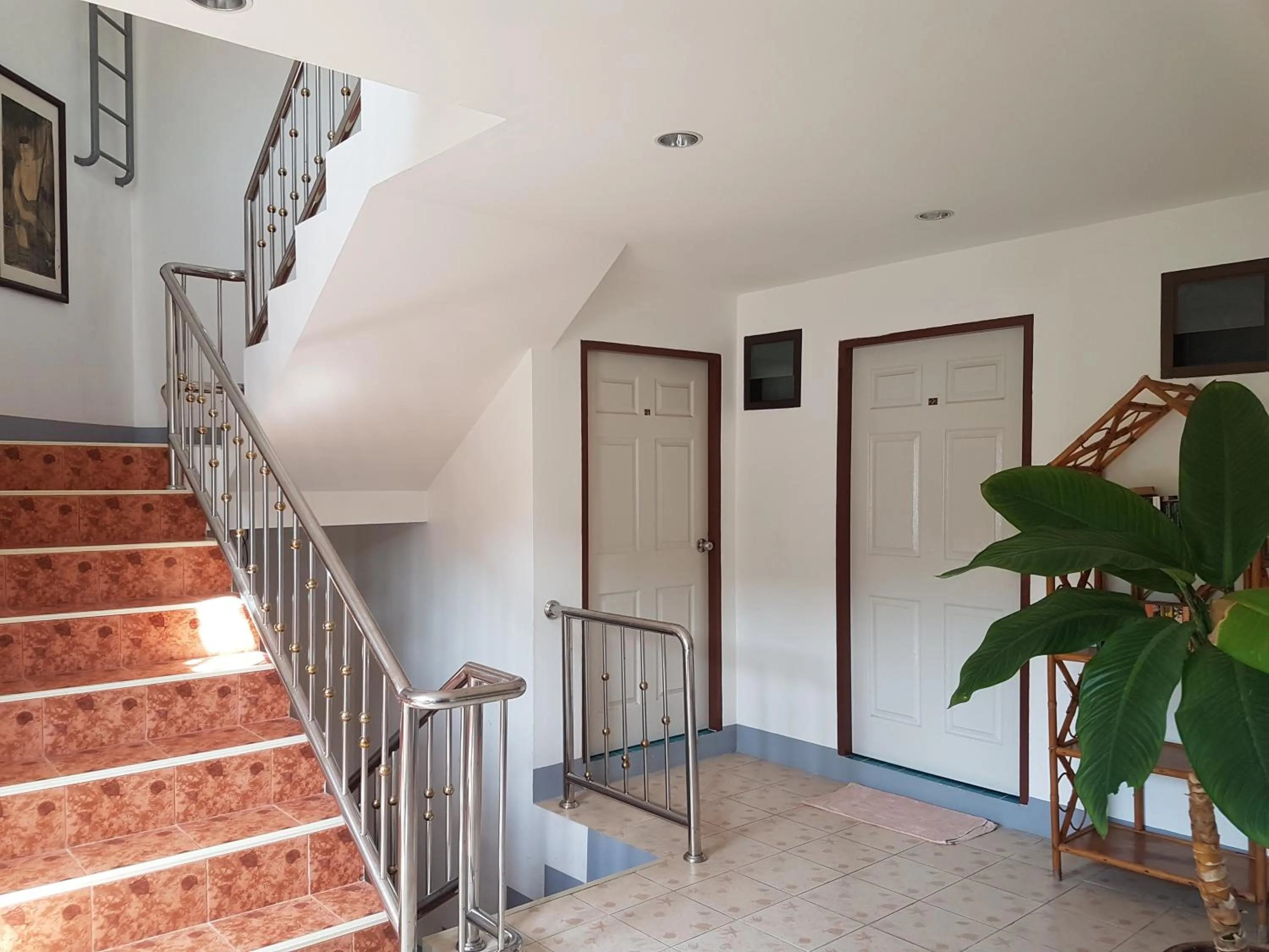 Property building in Deng's kamala beach Guesthouse