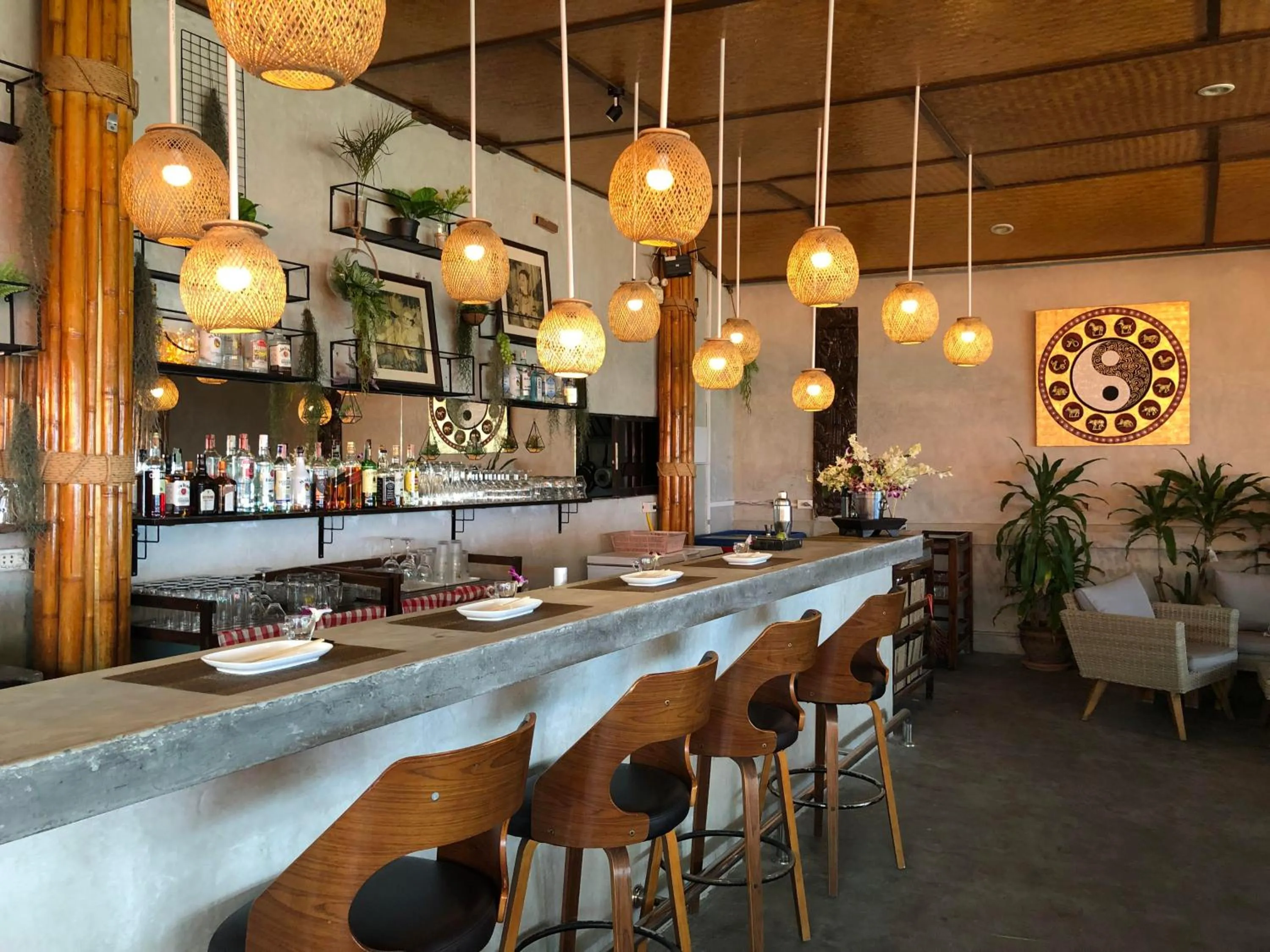 Restaurant/places to eat in Deng's kamala beach Guesthouse