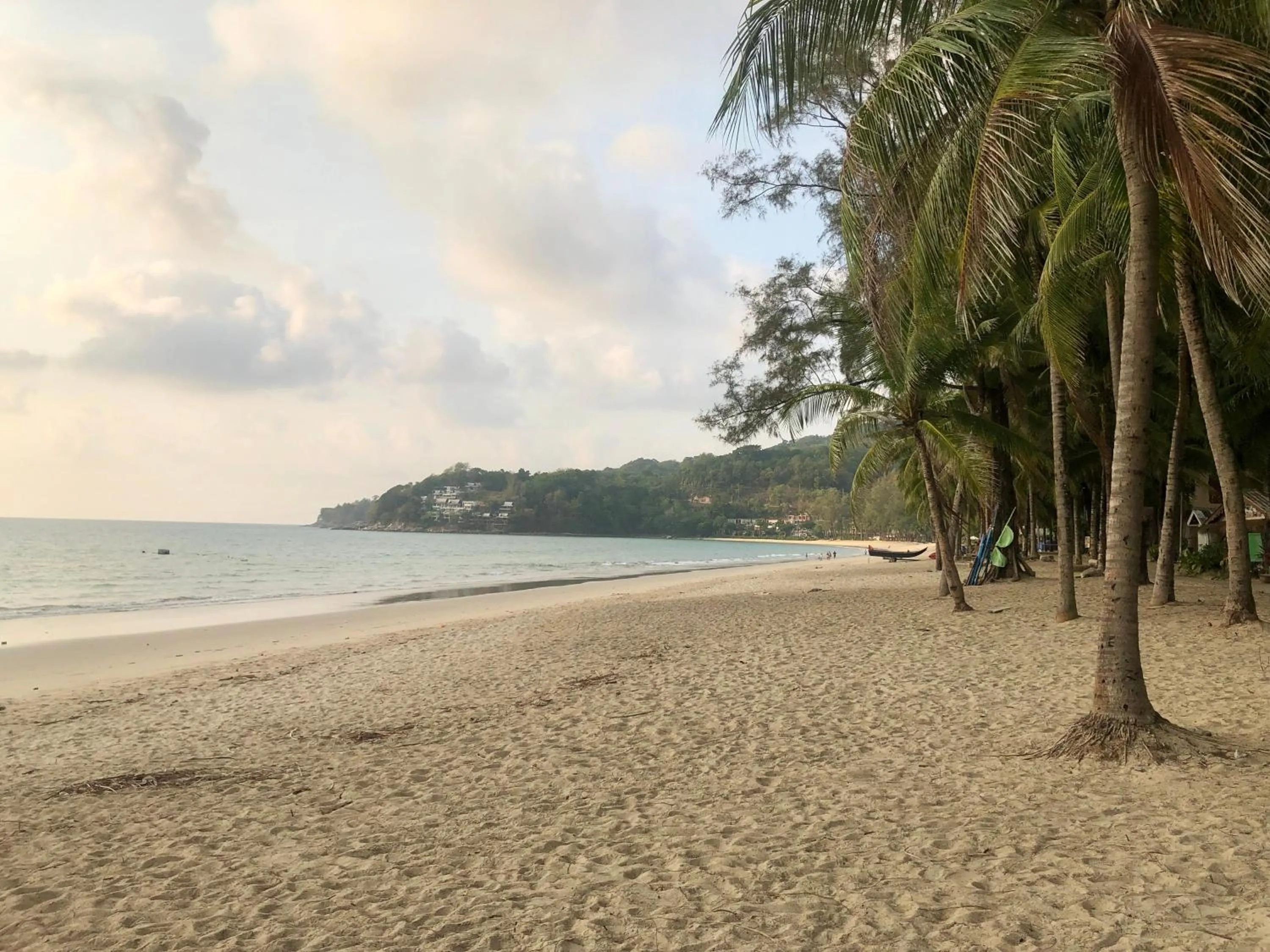 Beach in Deng's kamala beach Guesthouse