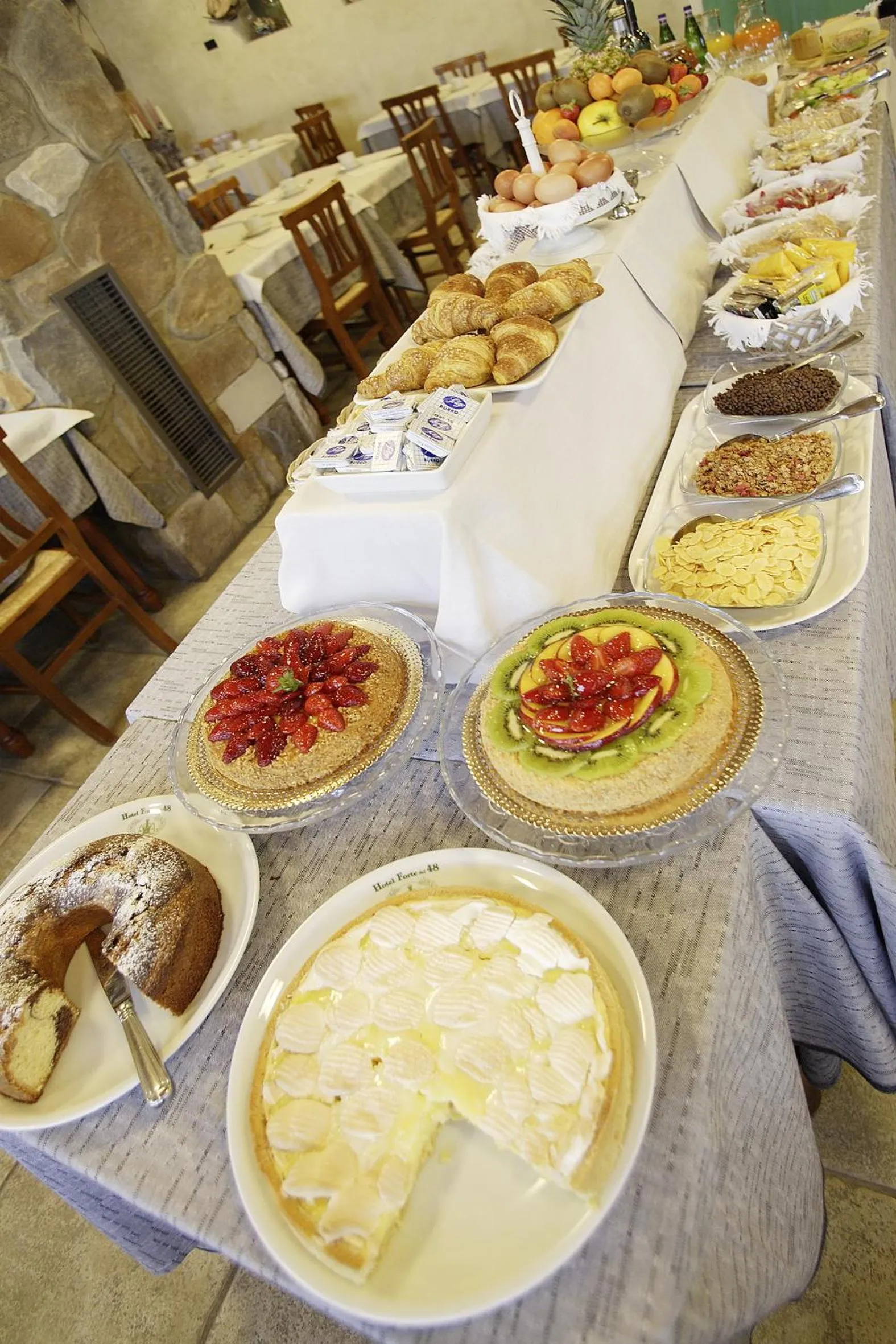 Buffet breakfast in Hotel Forte del 48