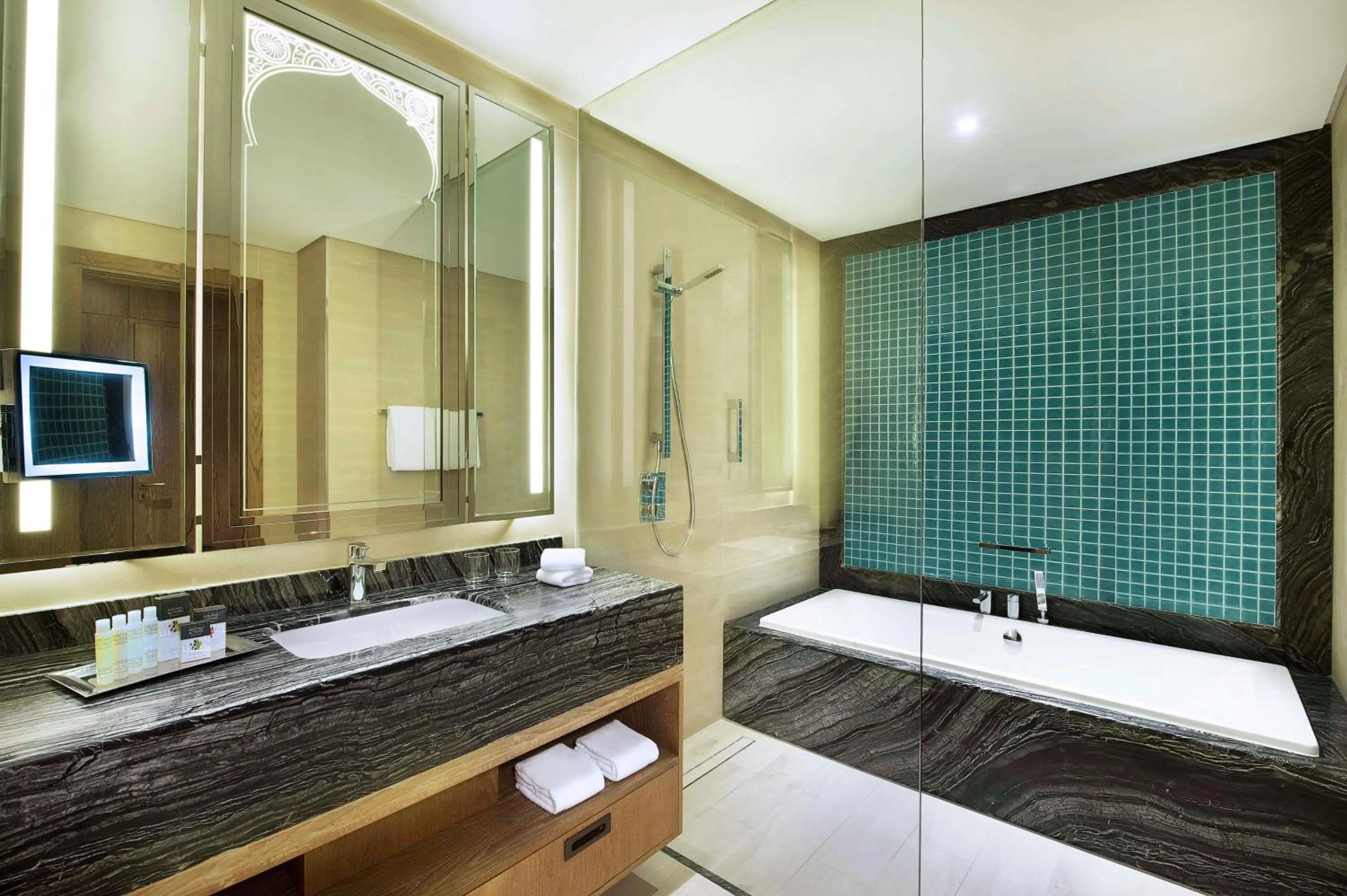 Bathroom, Bed in DoubleTree by Hilton Resort & Spa Marjan Island