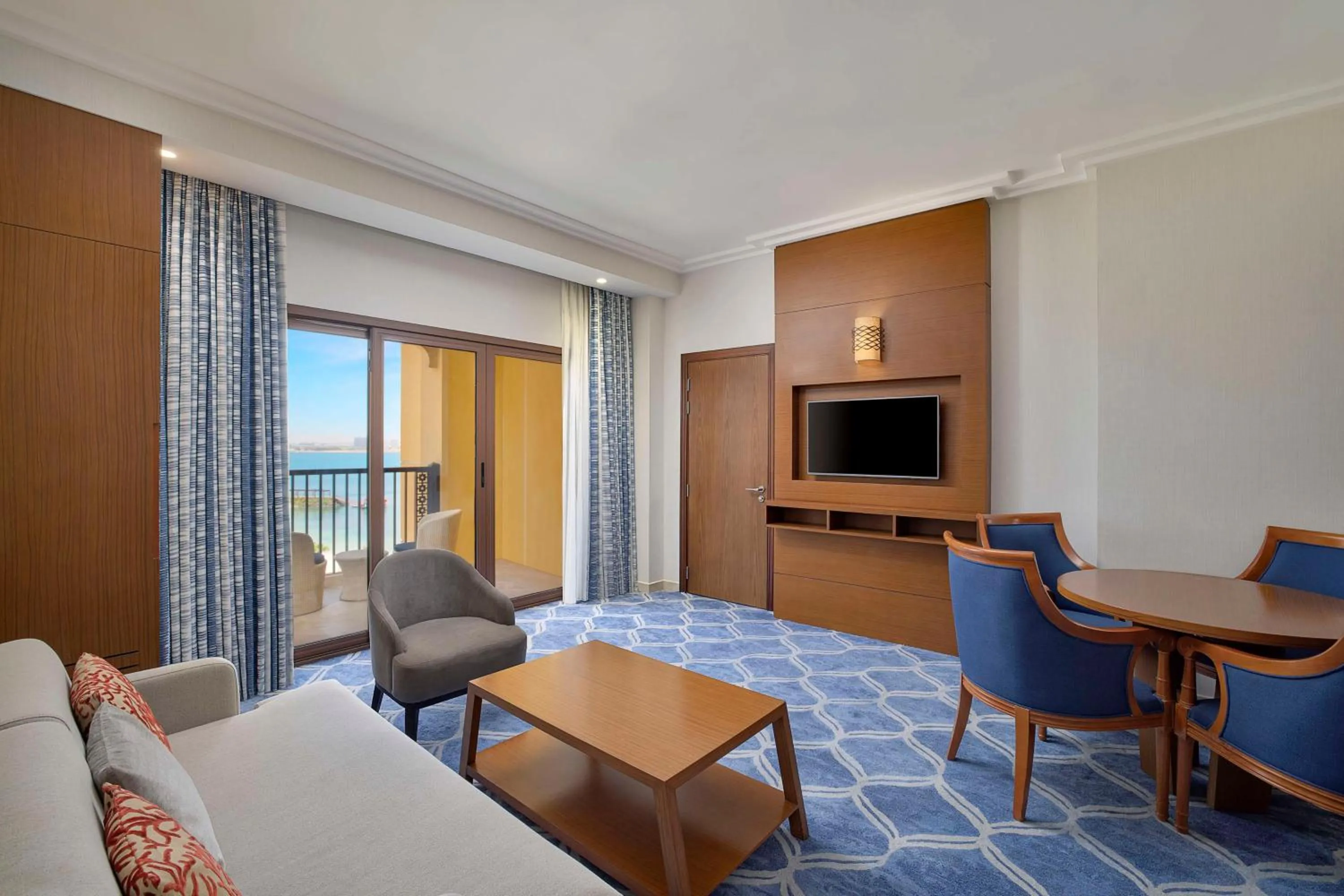 Living room, Bed in DoubleTree by Hilton Resort & Spa Marjan Island