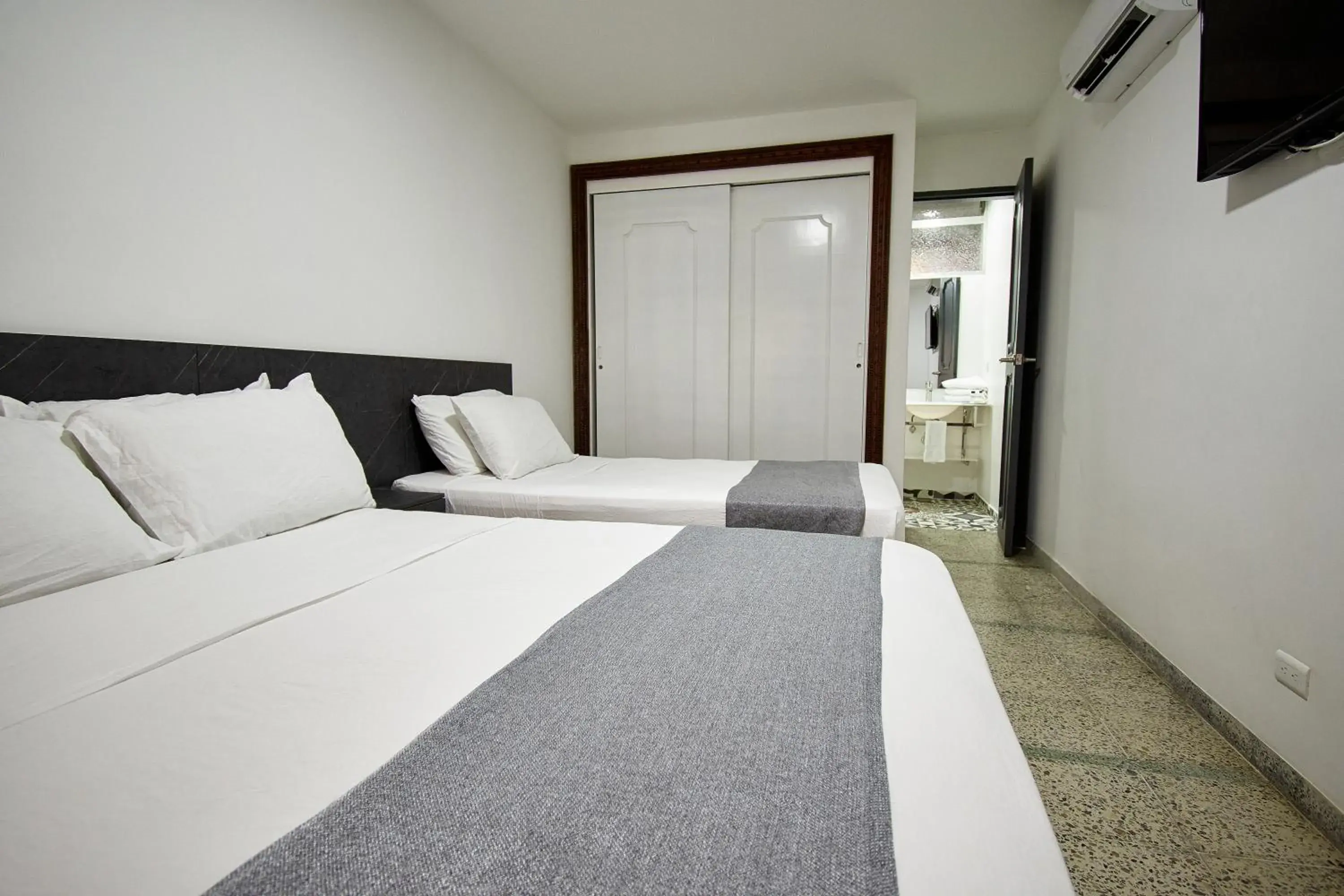 Triple Room in Brana by Bernalo Hotels Triple Room in Brana by Bernalo Hotels