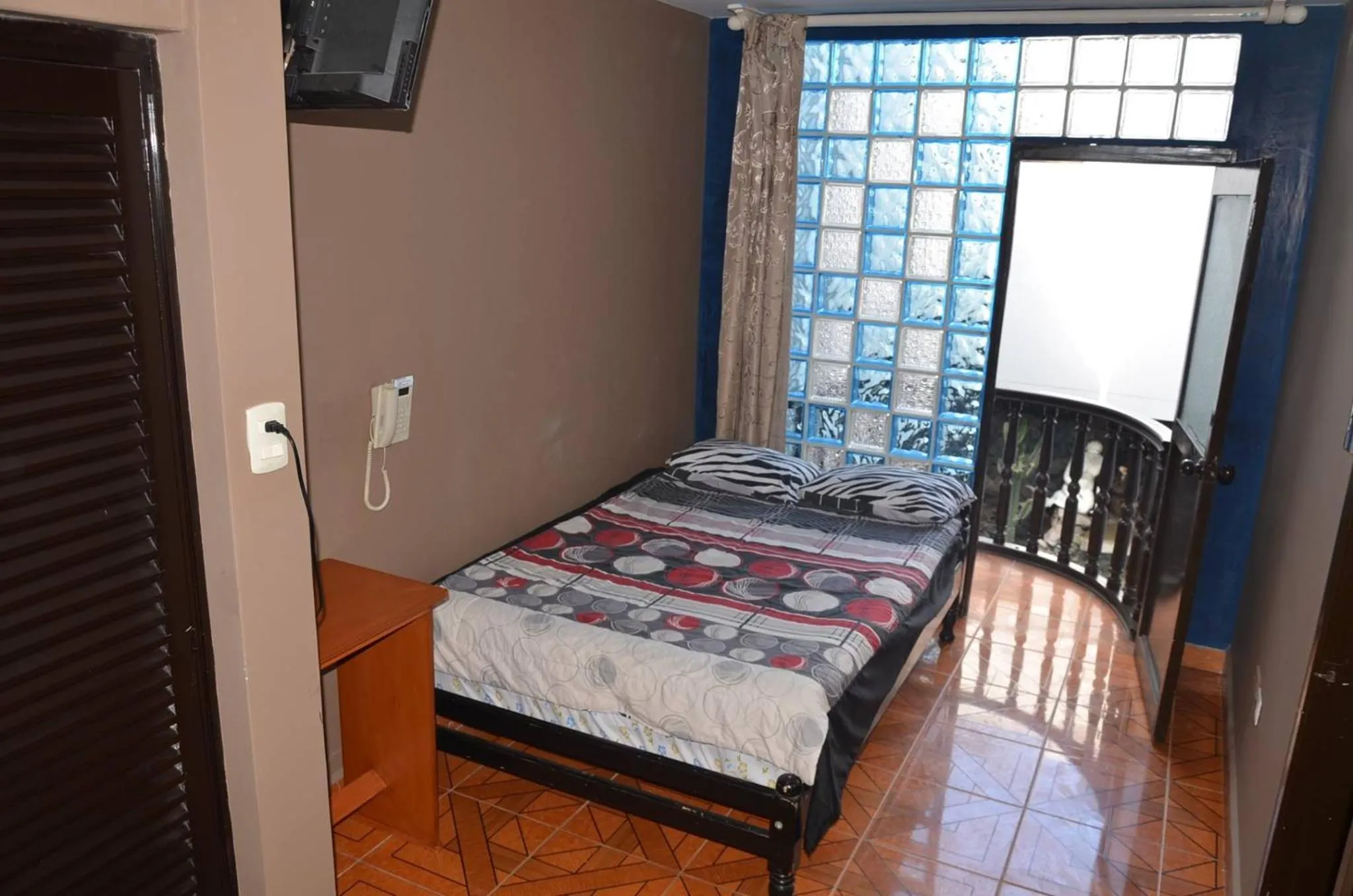 Bed in Hotel Royal Olympic