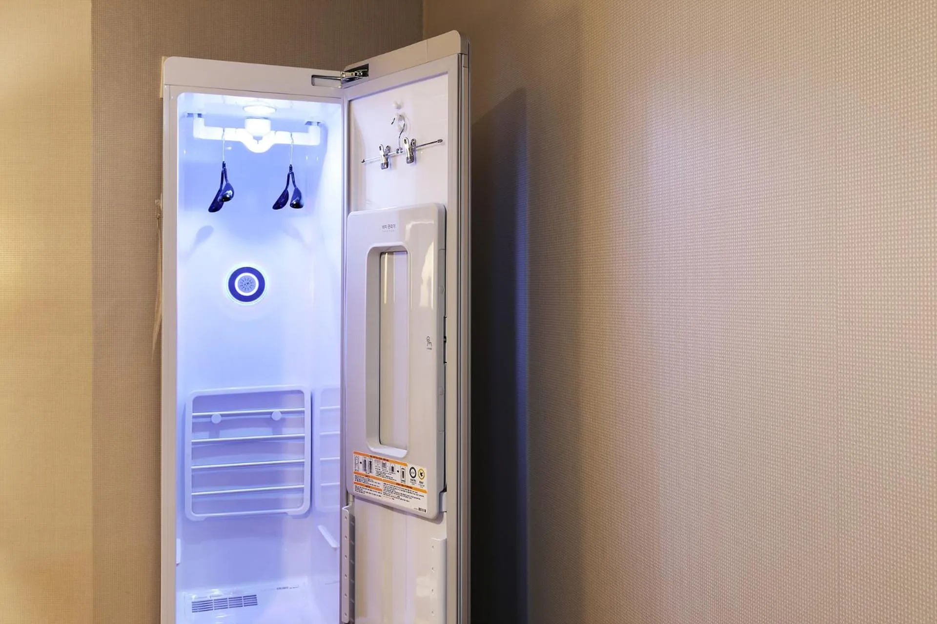 microwave in White Tourist Hotel