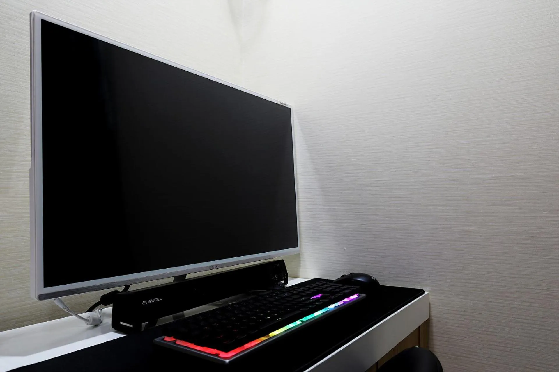 TV and multimedia in White Tourist Hotel