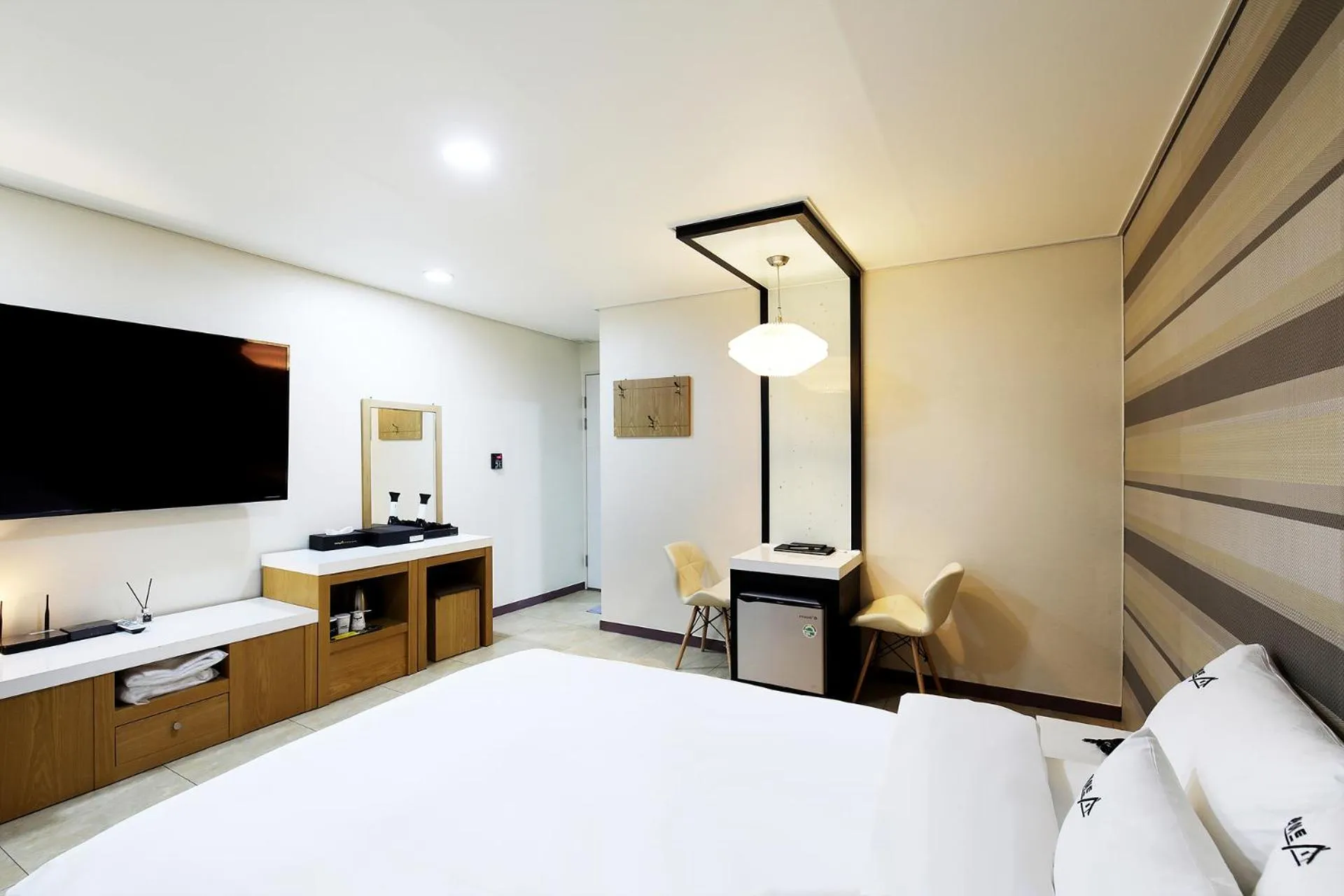 TV and multimedia, Bed in White Tourist Hotel
