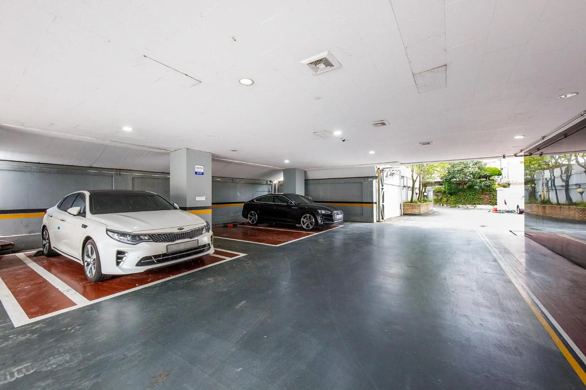 Parking in White Tourist Hotel