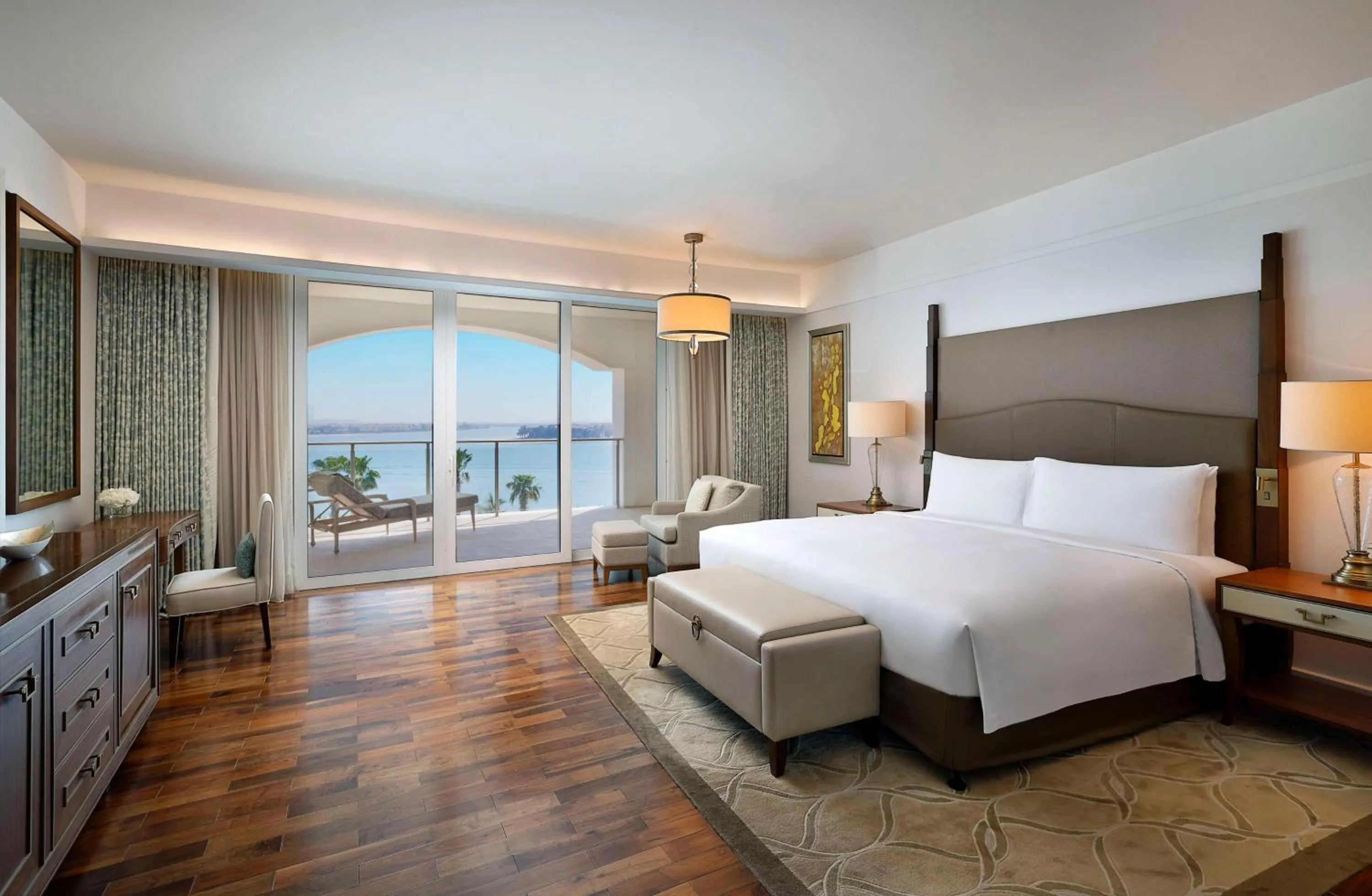 Bed in Waldorf Astoria Dubai Palm Jumeirah