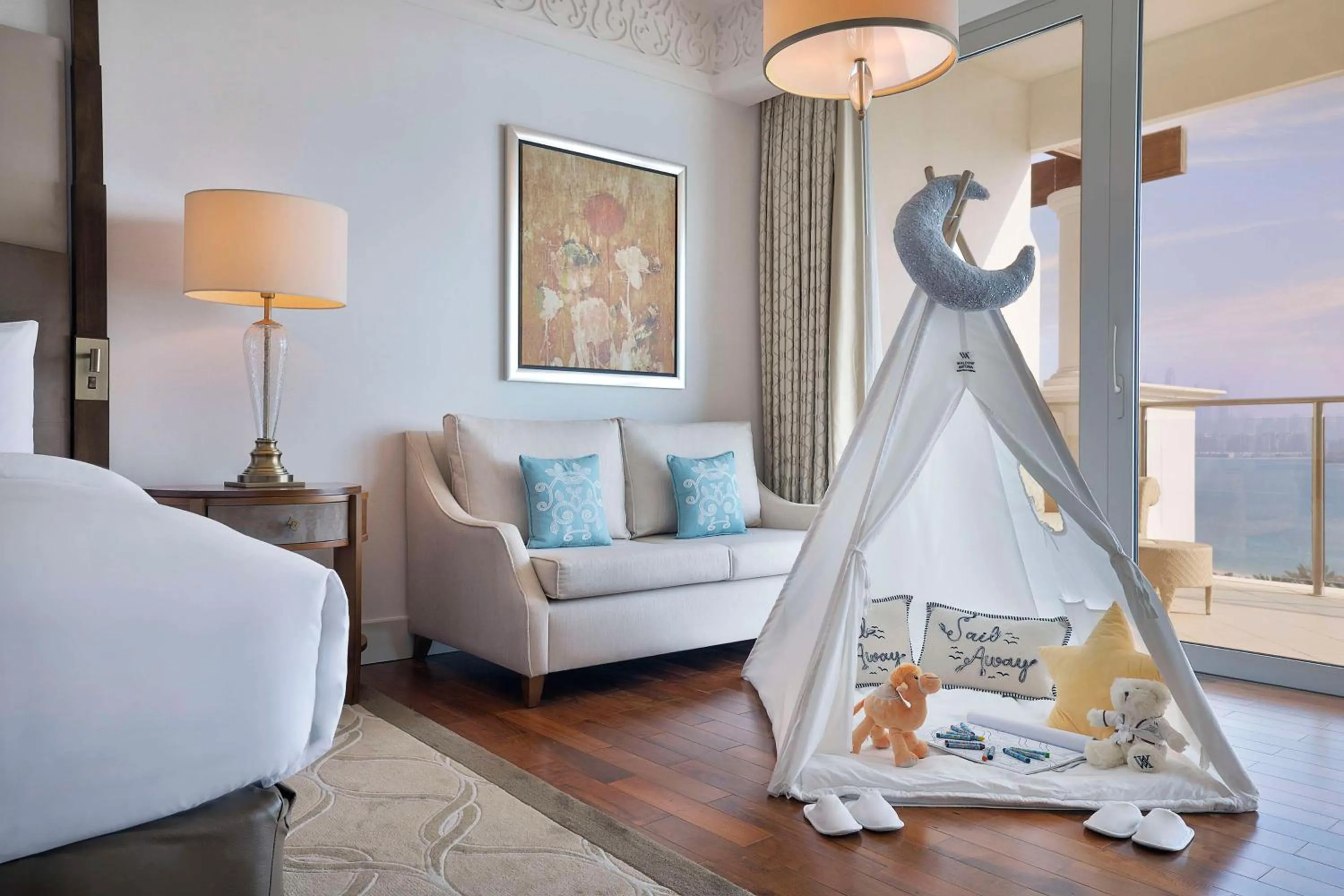 Living room in Waldorf Astoria Dubai Palm Jumeirah