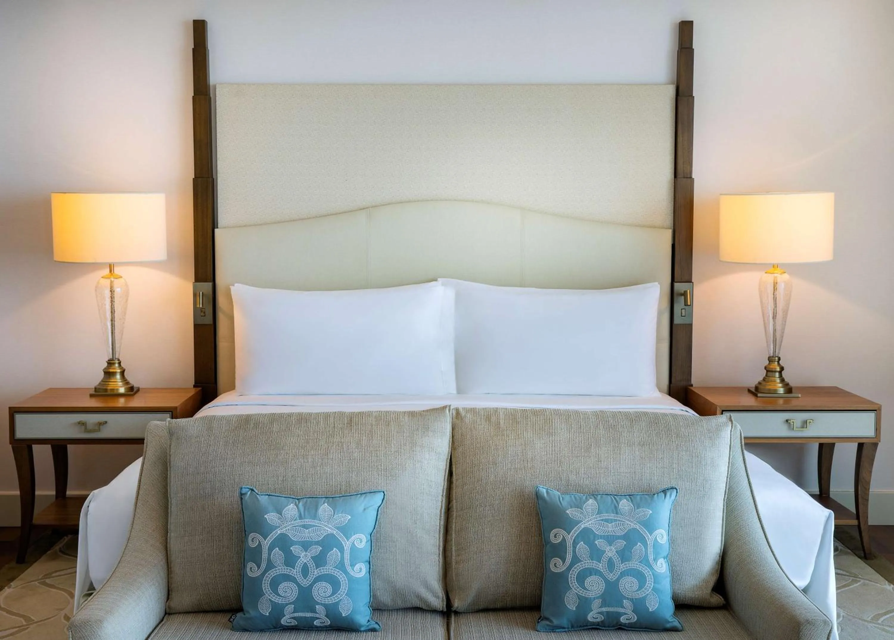 Living room, Bed in Waldorf Astoria Dubai Palm Jumeirah