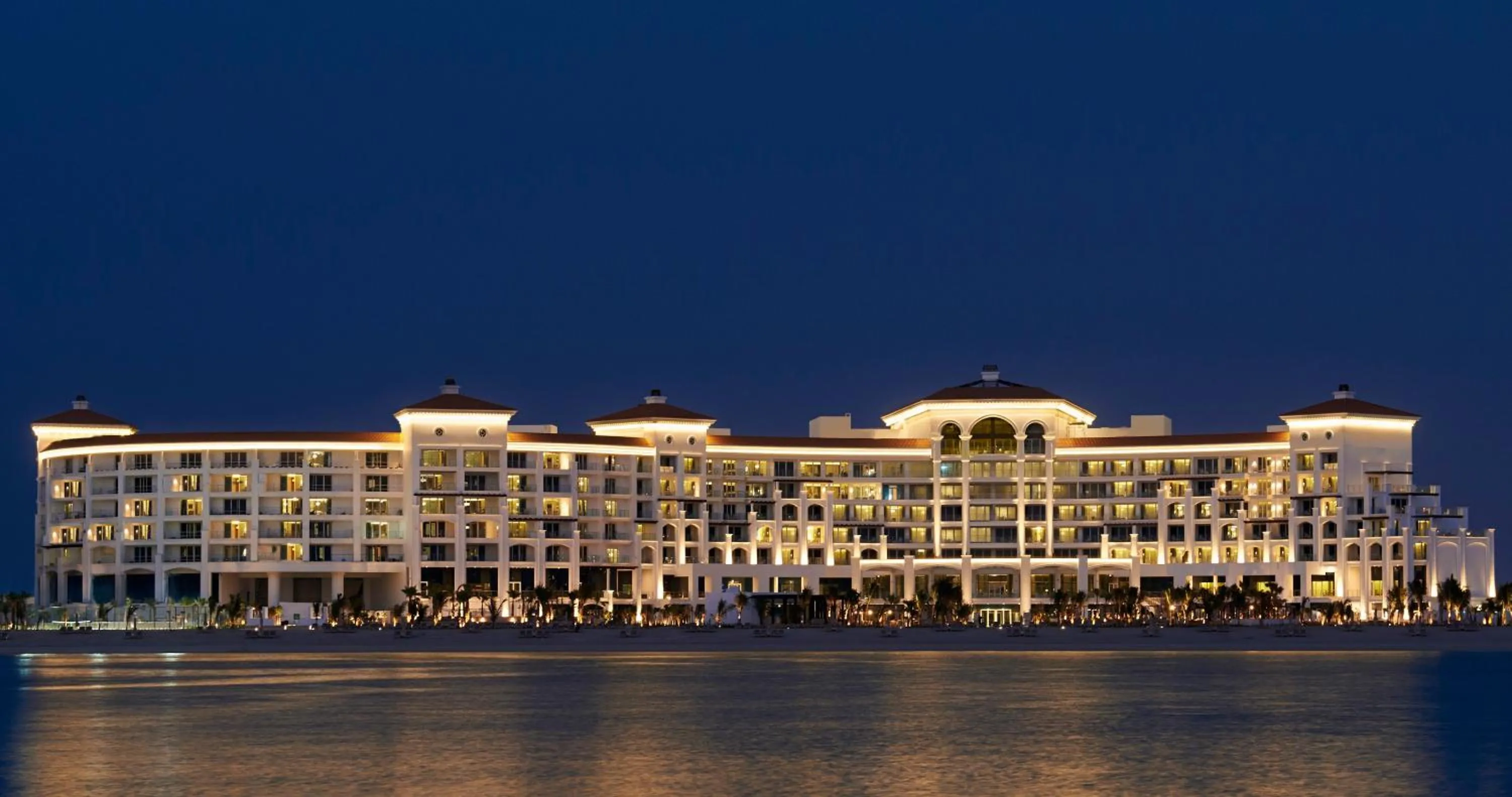 Property building in Waldorf Astoria Dubai Palm Jumeirah