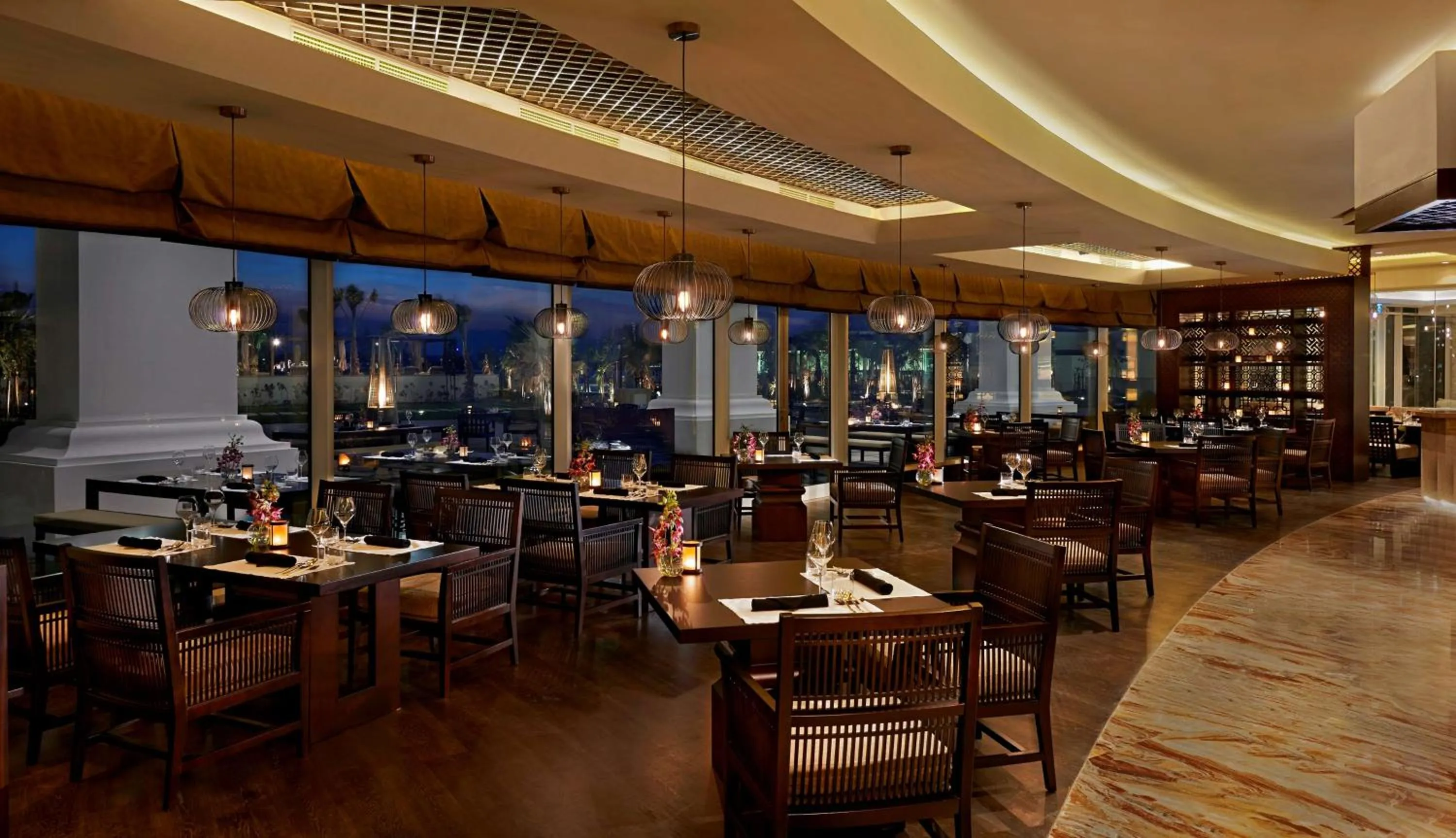 Restaurant/places to eat in Waldorf Astoria Dubai Palm Jumeirah