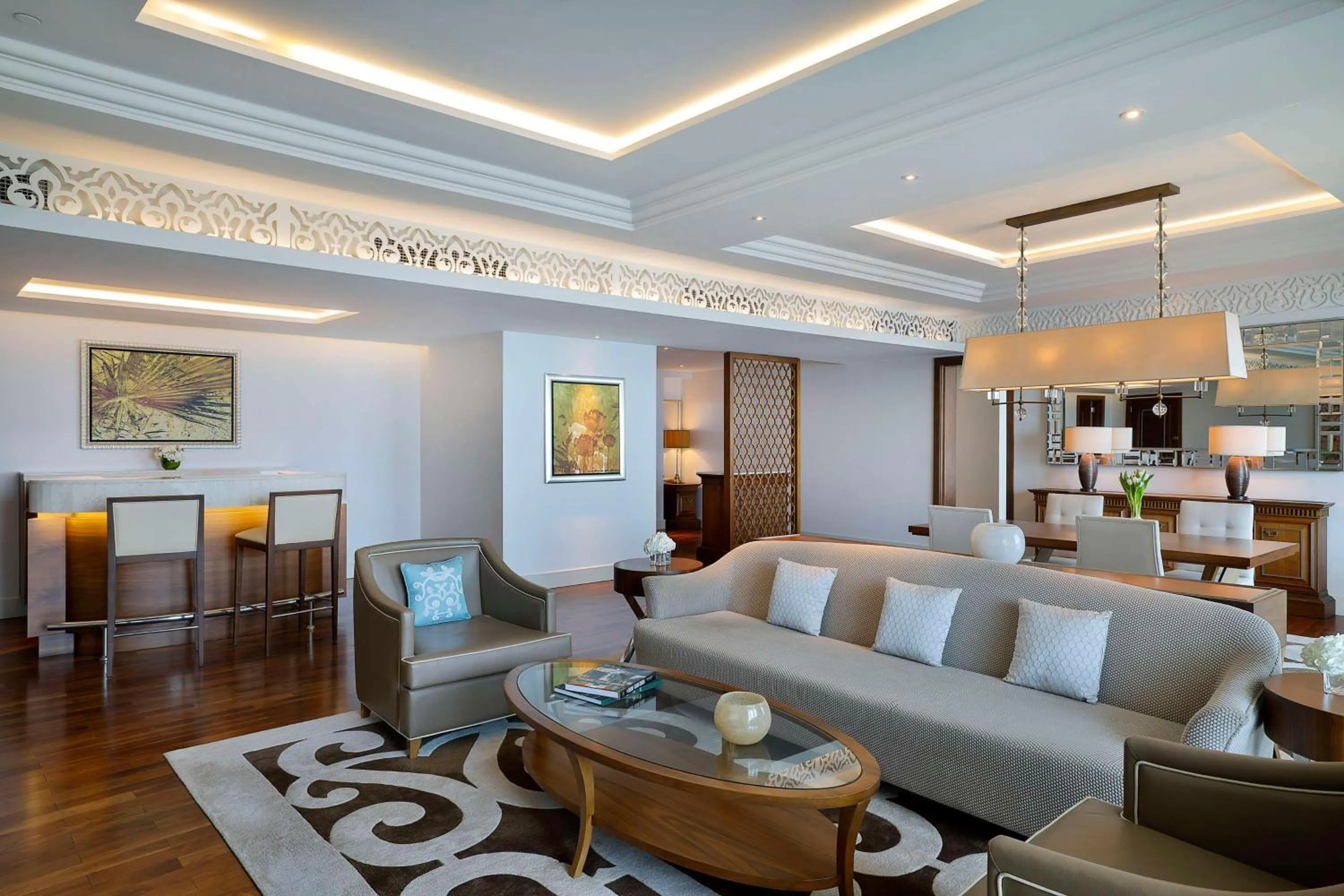 Living room in Waldorf Astoria Dubai Palm Jumeirah