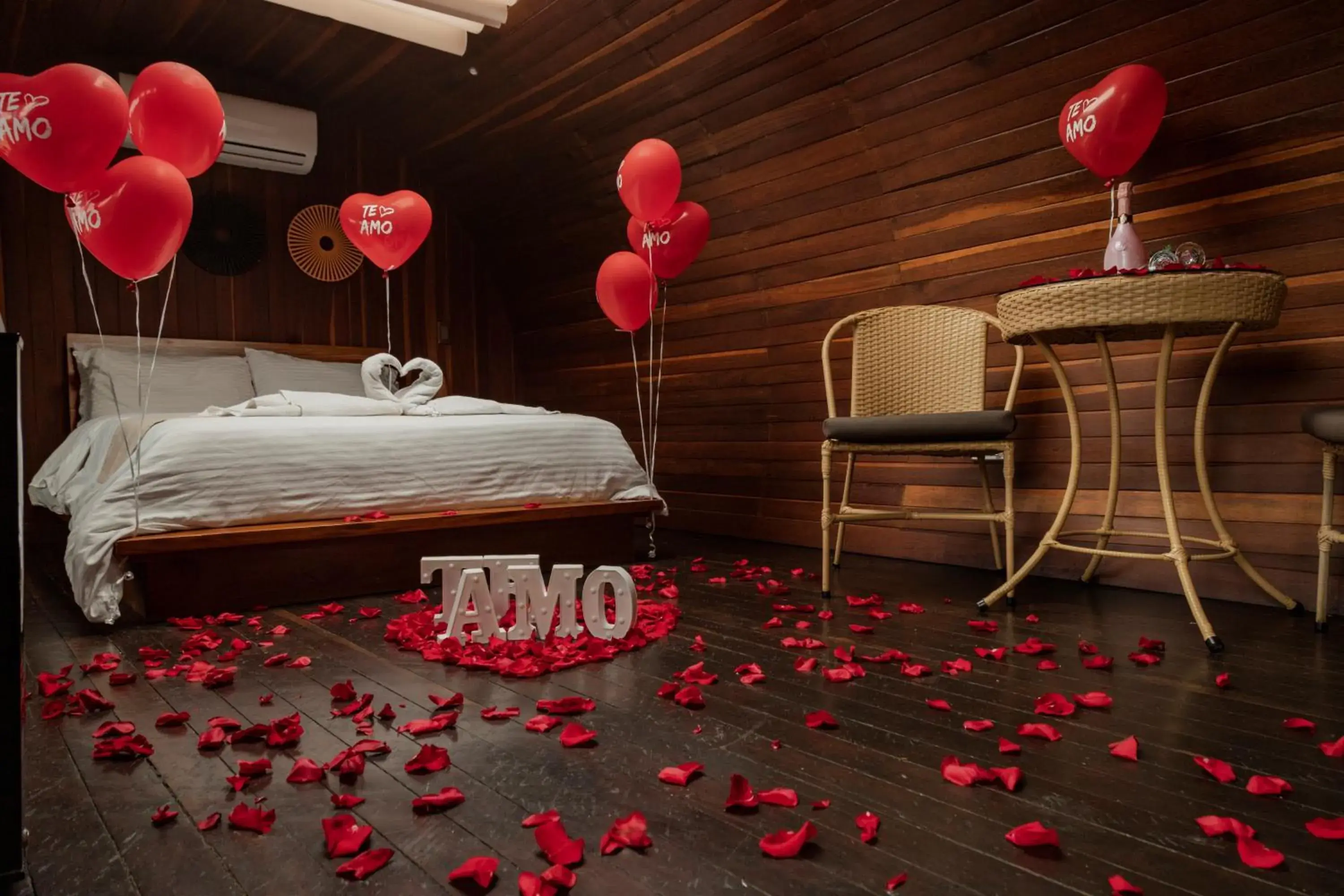 Suite with Hot Tub in Glamping The Mountain Suite with Hot Tub in Glamping The Mountain