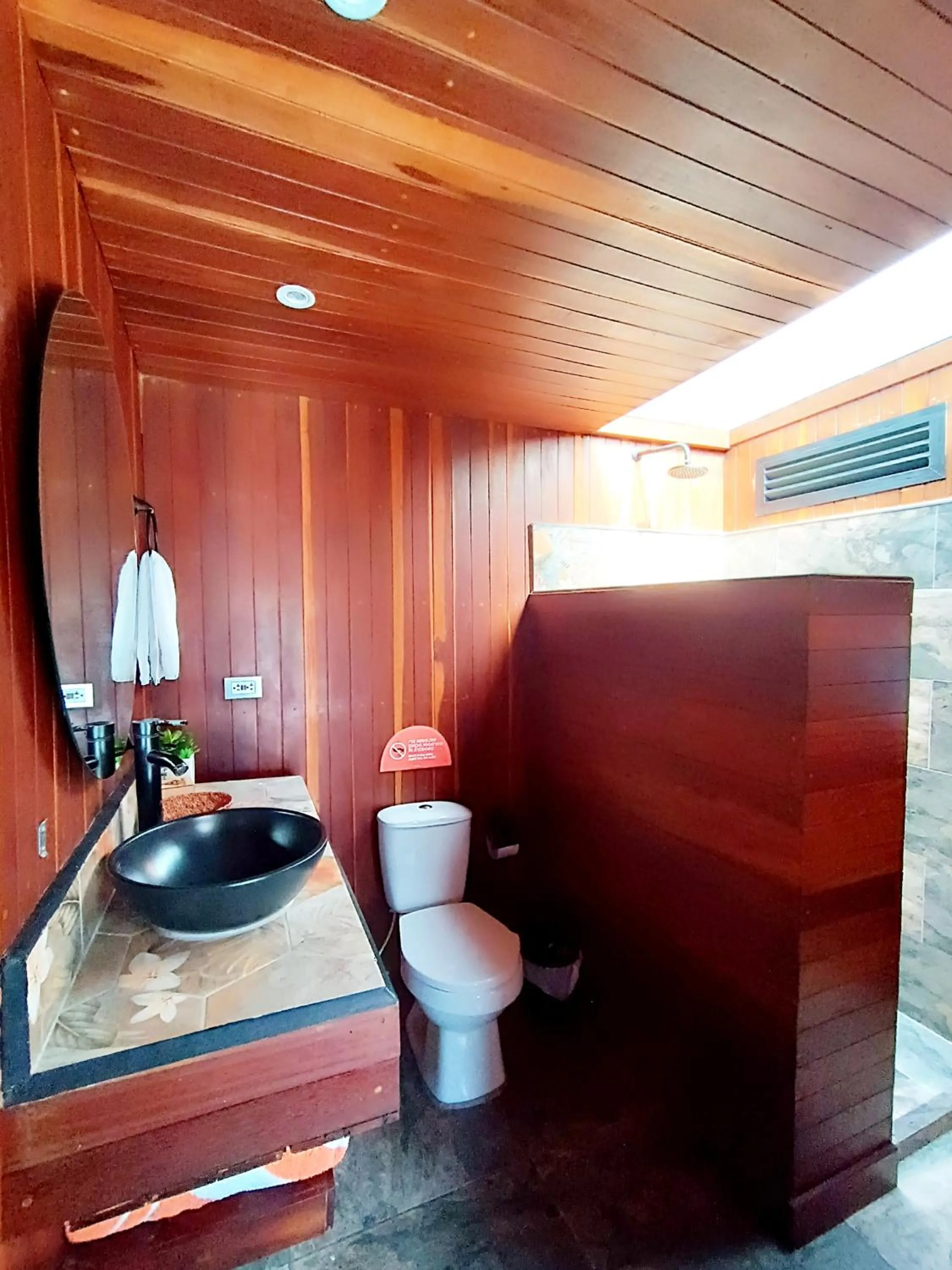 Toilet in Glamping The Mountain