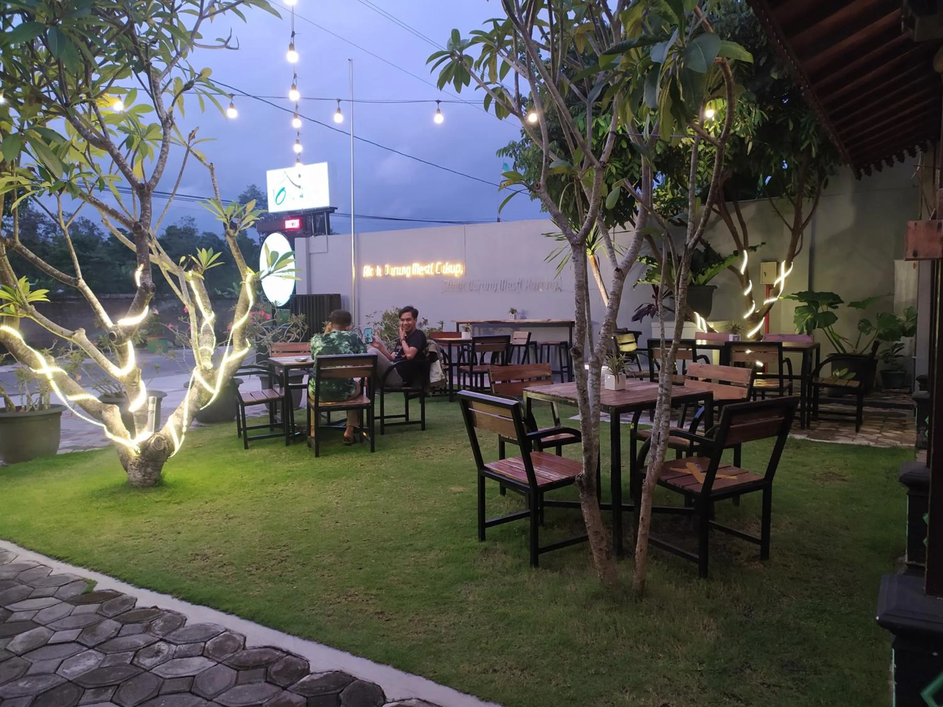 Restaurant/places to eat in Omah Nayan