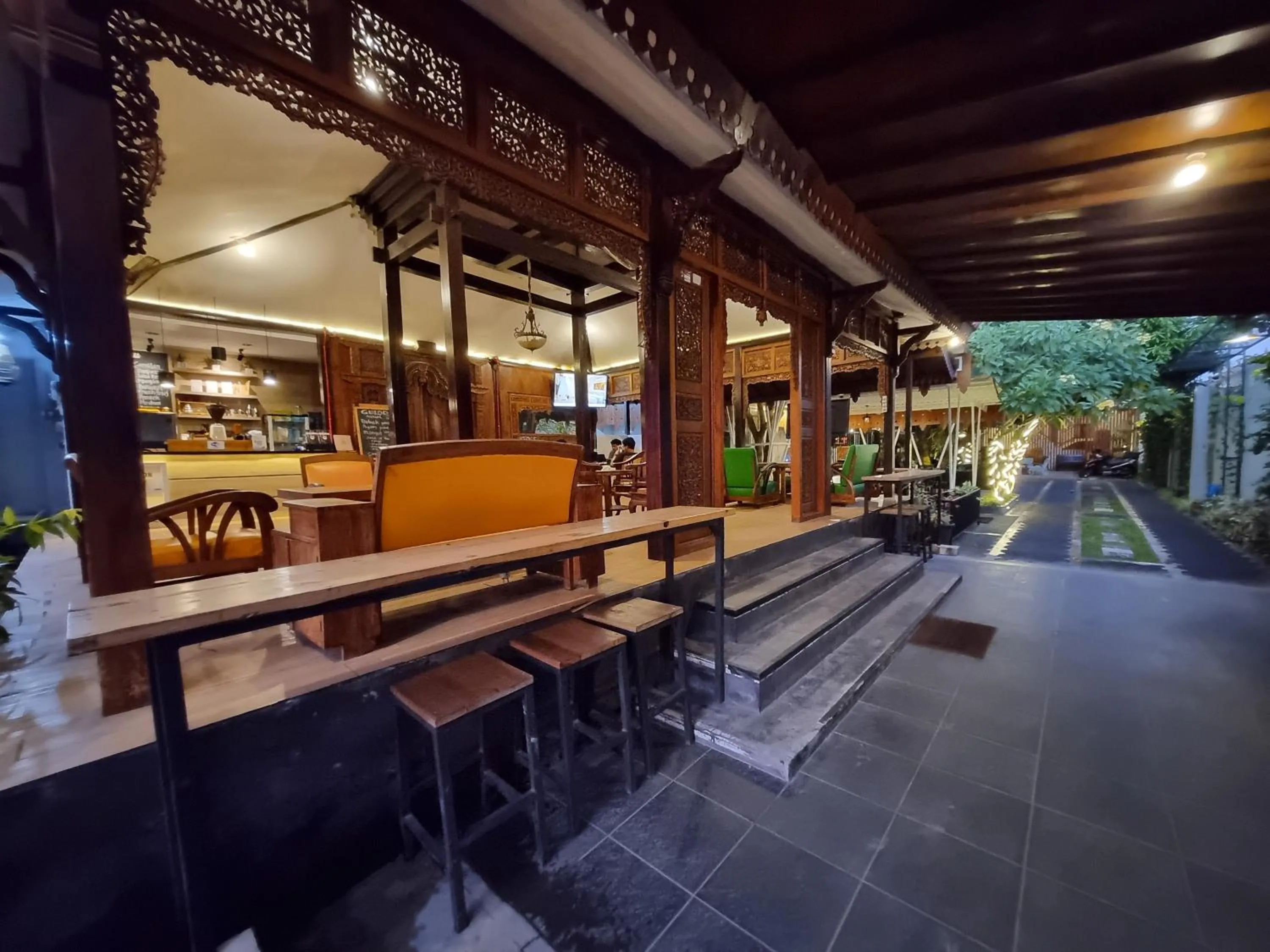 Restaurant/places to eat in Omah Nayan