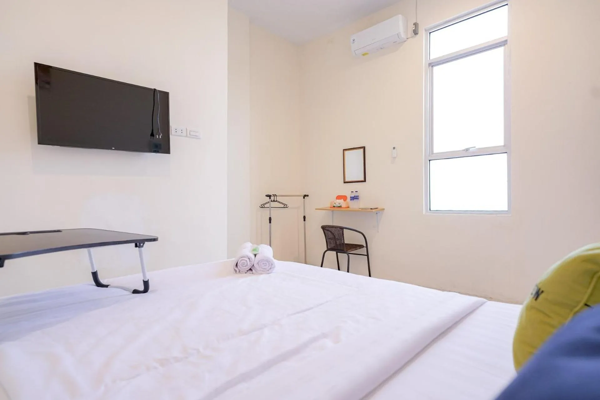 Bedroom, Bed in Urbanview Hotel Gatot Subroto Lampung by RedDoorz