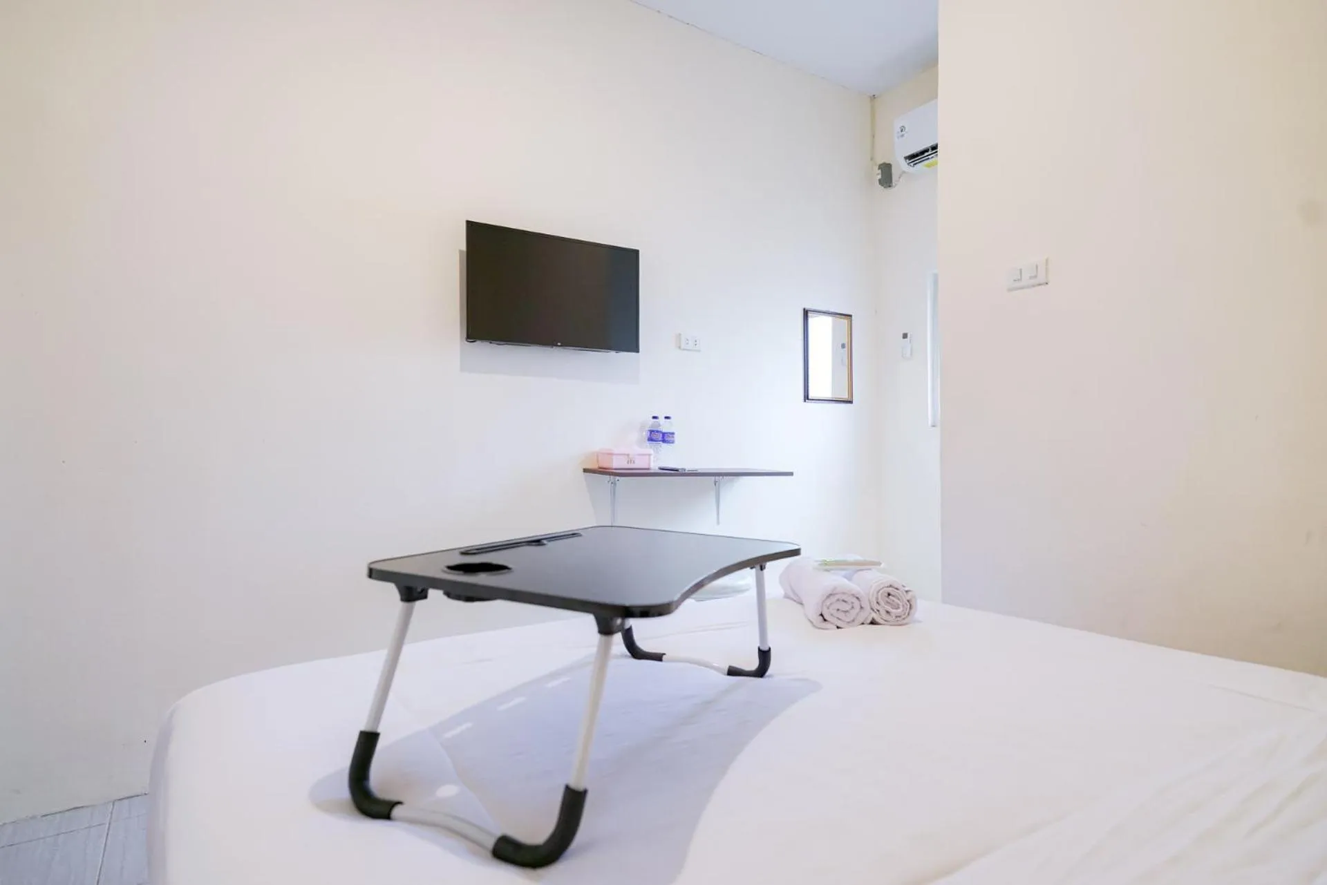 Bedroom, Bed in Urbanview Hotel Gatot Subroto Lampung by RedDoorz