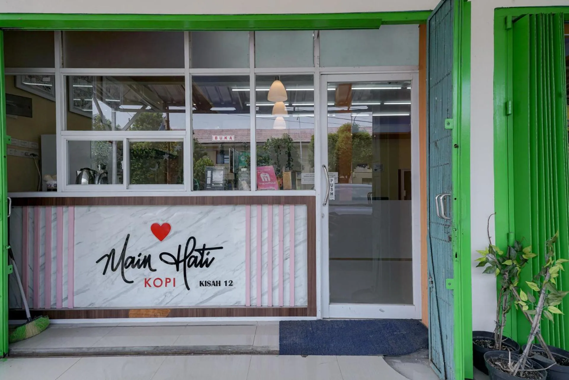 Facade/entrance in Urbanview Hotel Gatot Subroto Lampung by RedDoorz