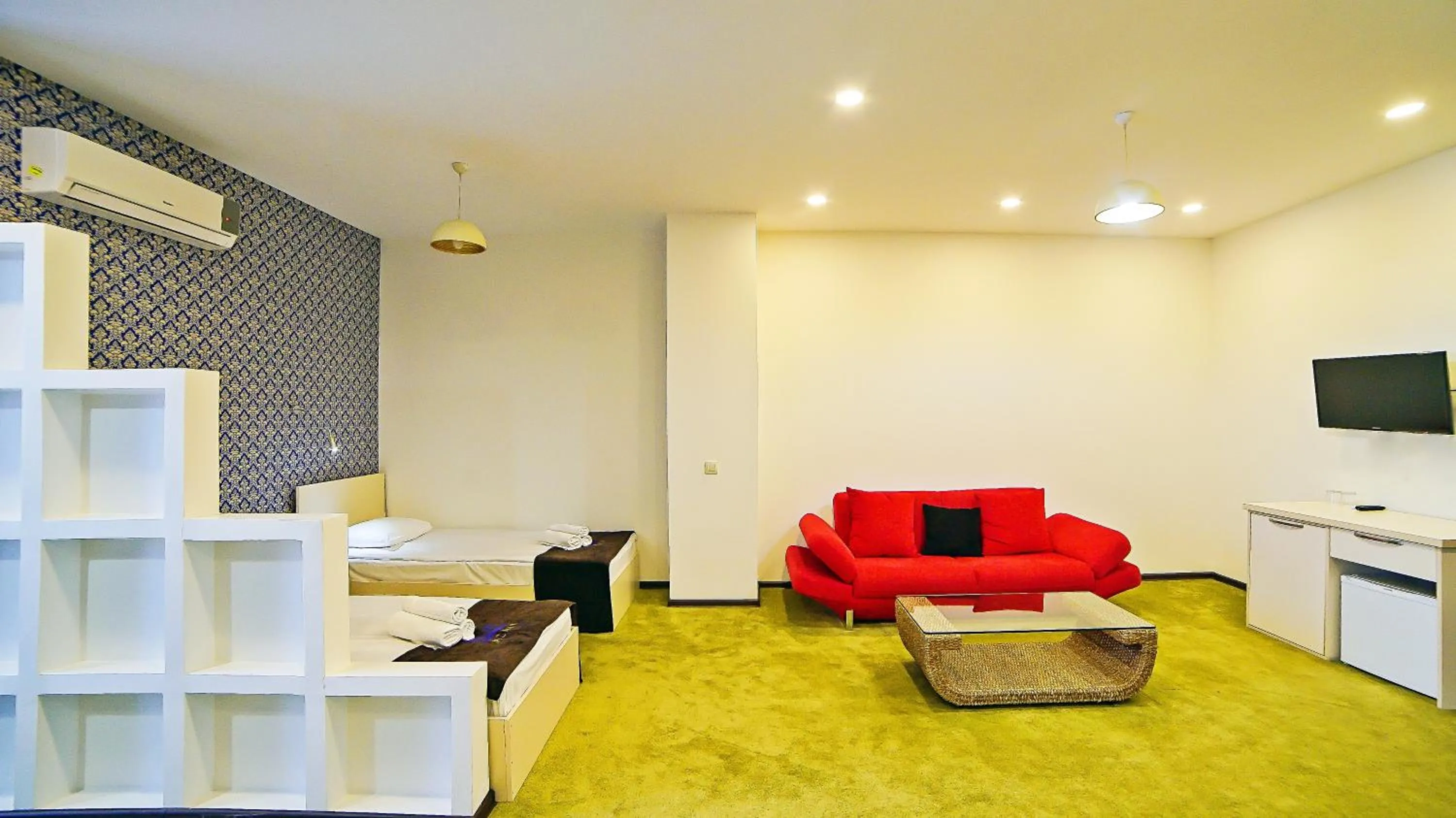 TV and multimedia in Mardi Plaza Hotel