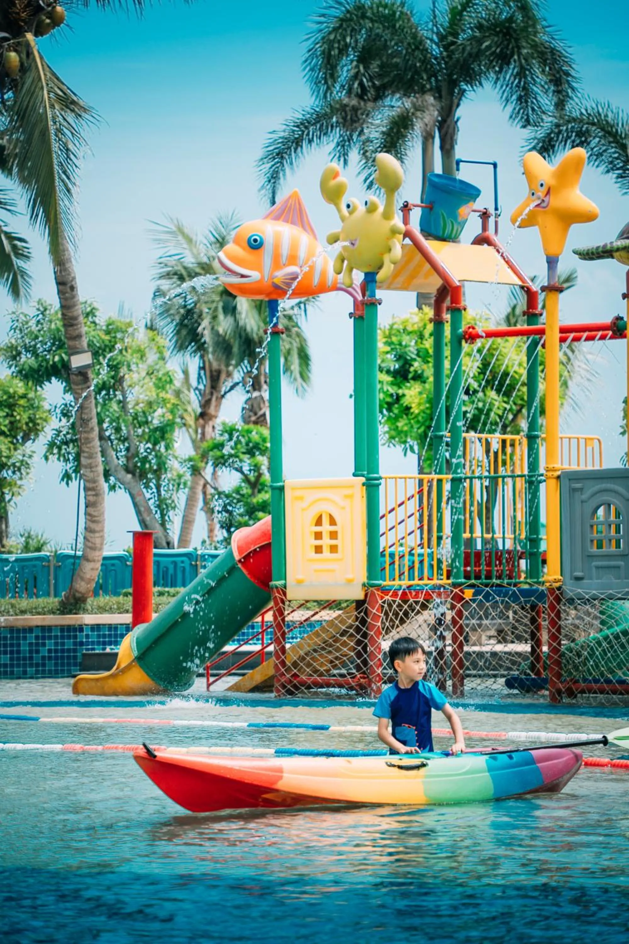 Swimming pool in Hilton Haikou Meilan
