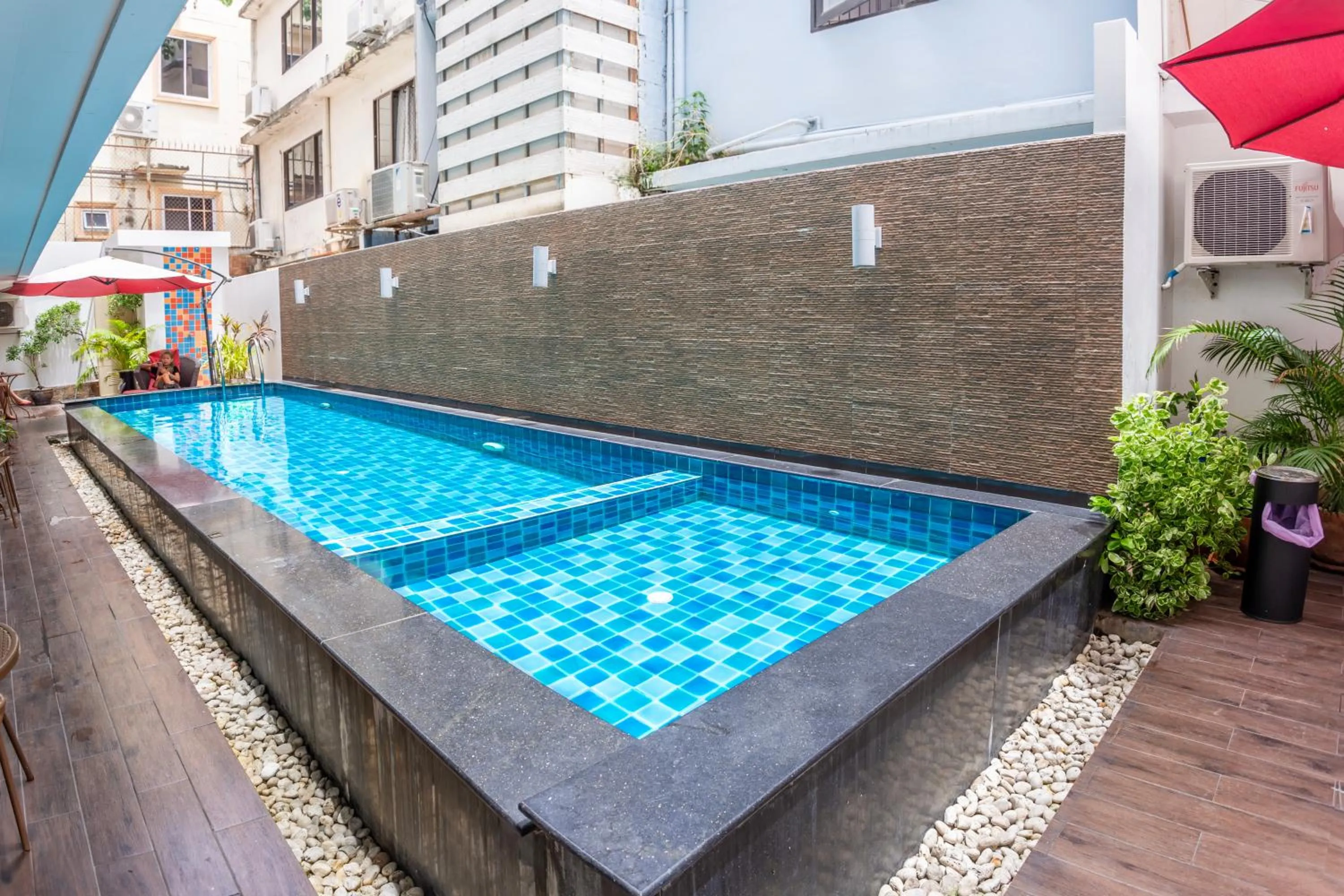 Swimming pool in Jomtien Beach Hostel