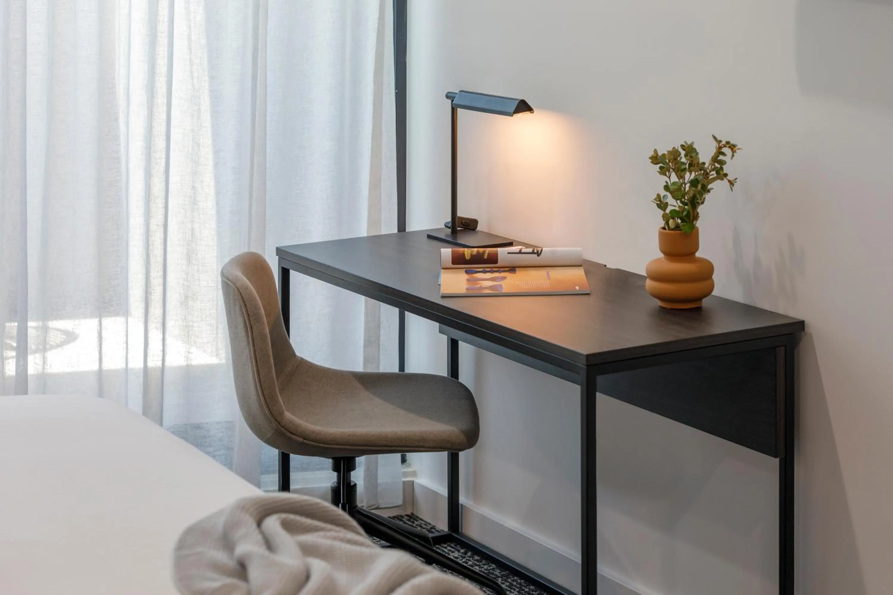 hair dresser, Bed in Punthill Essendon North