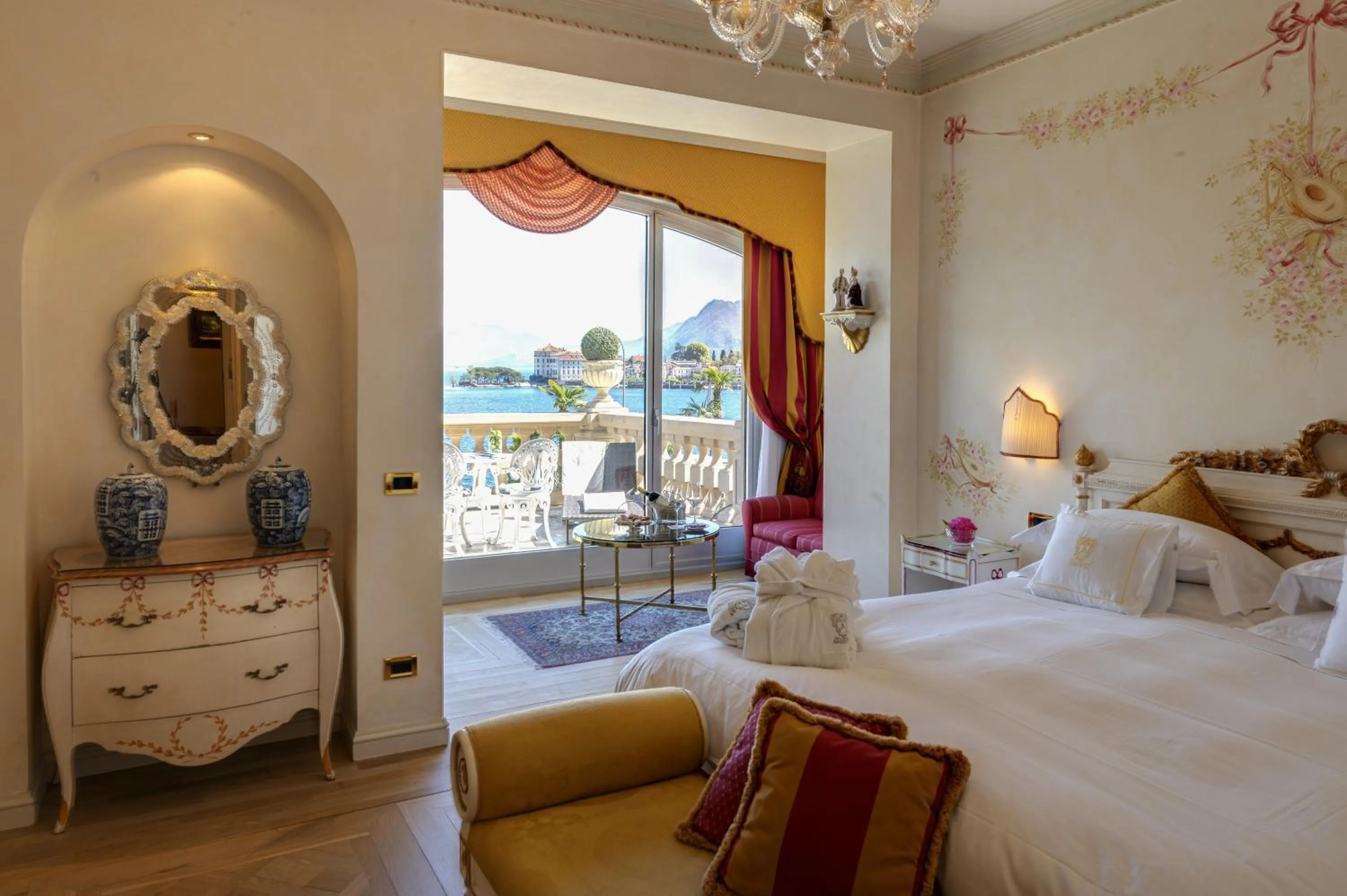 View (from property/room), Bed in Villa e Palazzo Aminta - A Leading Hotel of The World