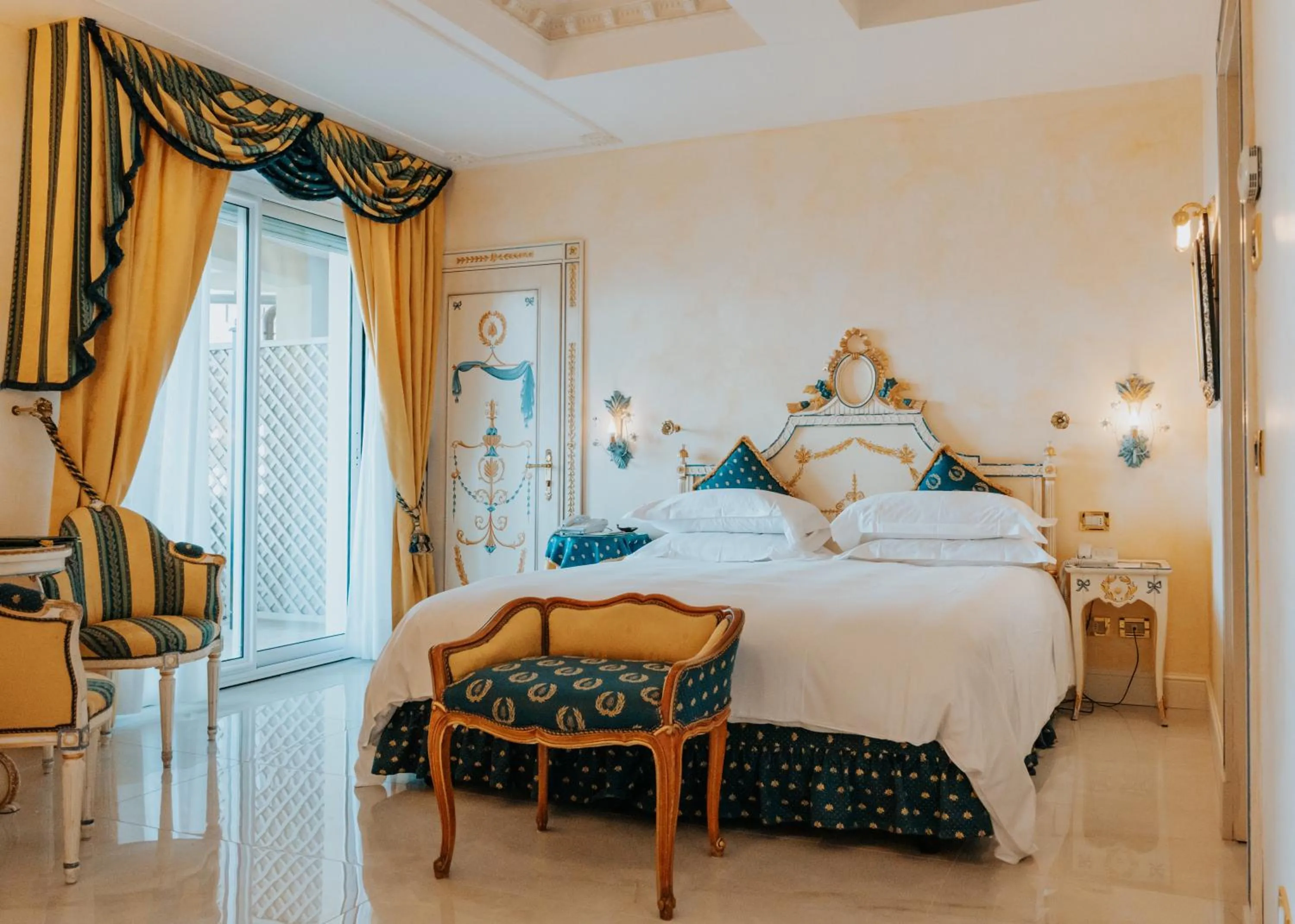 Bedroom, Bed in Villa e Palazzo Aminta - A Leading Hotel of The World