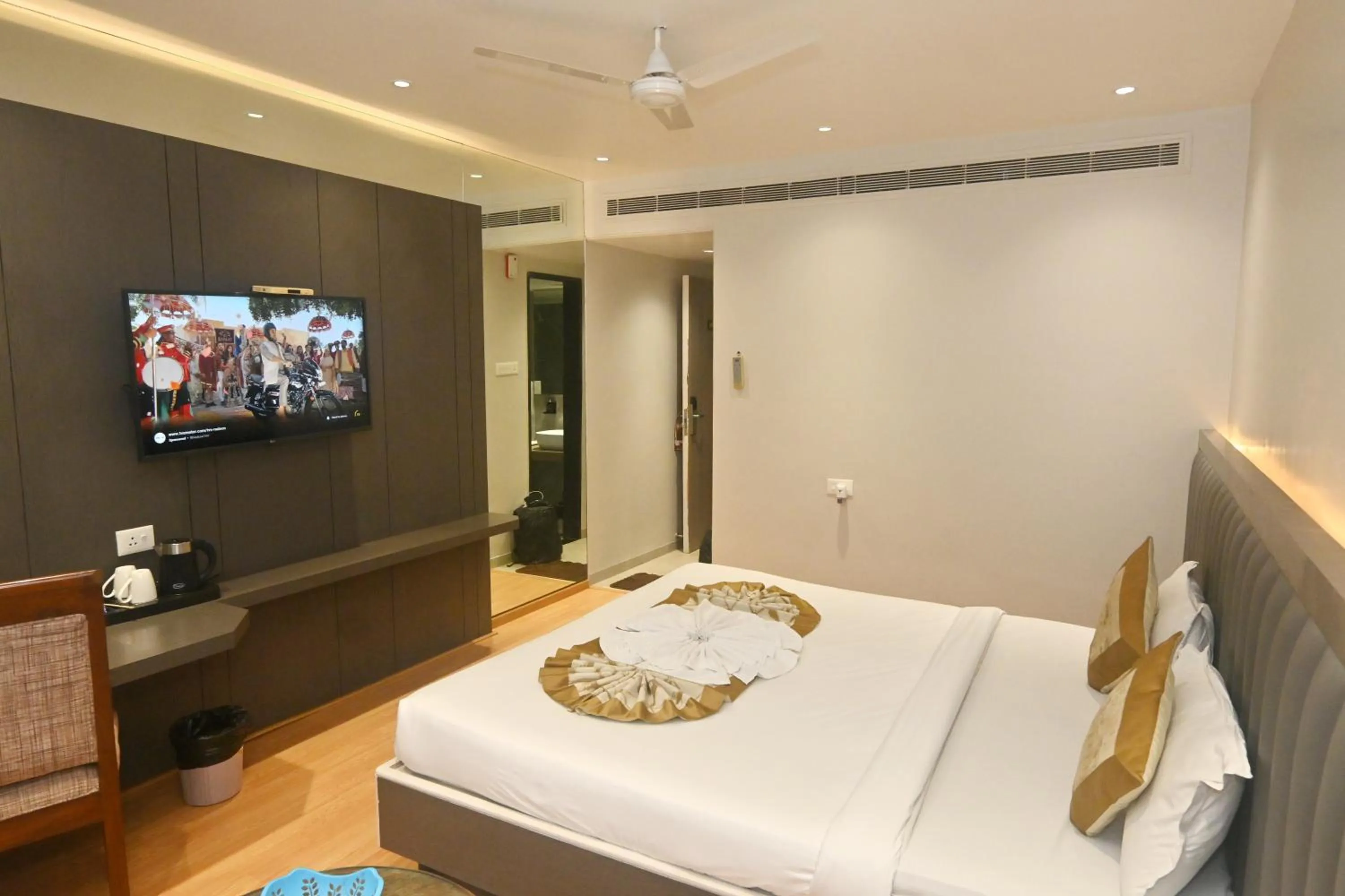 Bed in Simran Heritage(Business Hotel