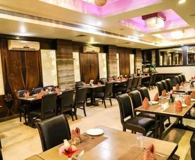 Restaurant/places to eat in Simran Heritage(Business Hotel