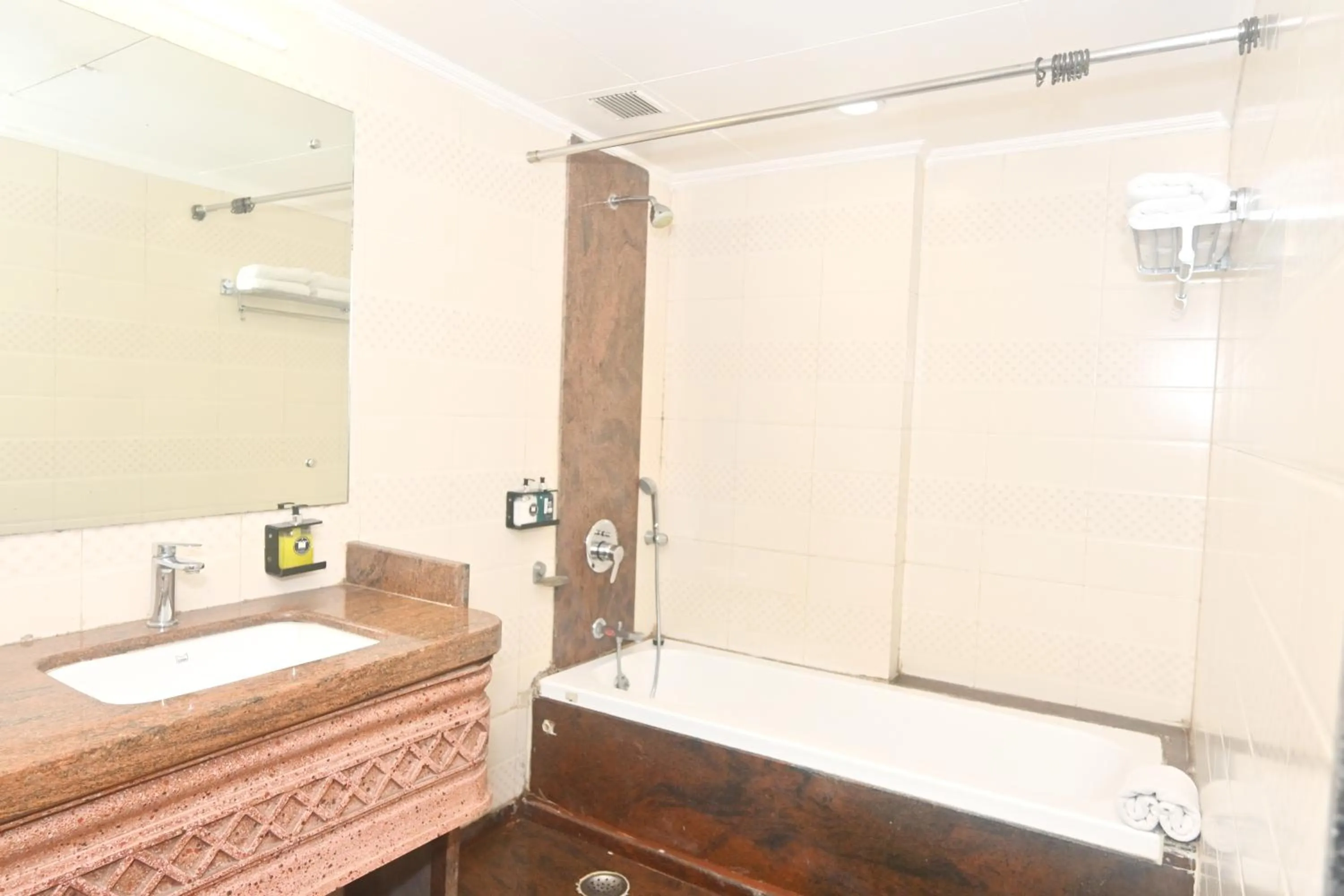 Simran Heritage(Business Hotel