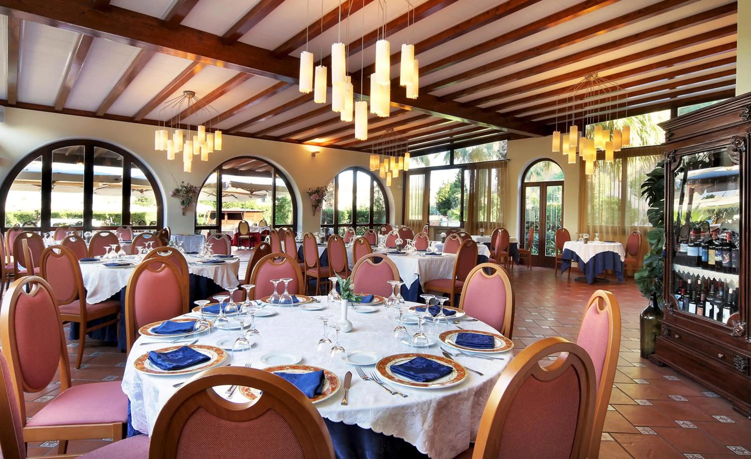 Restaurant/places to eat in Hotel Aktea